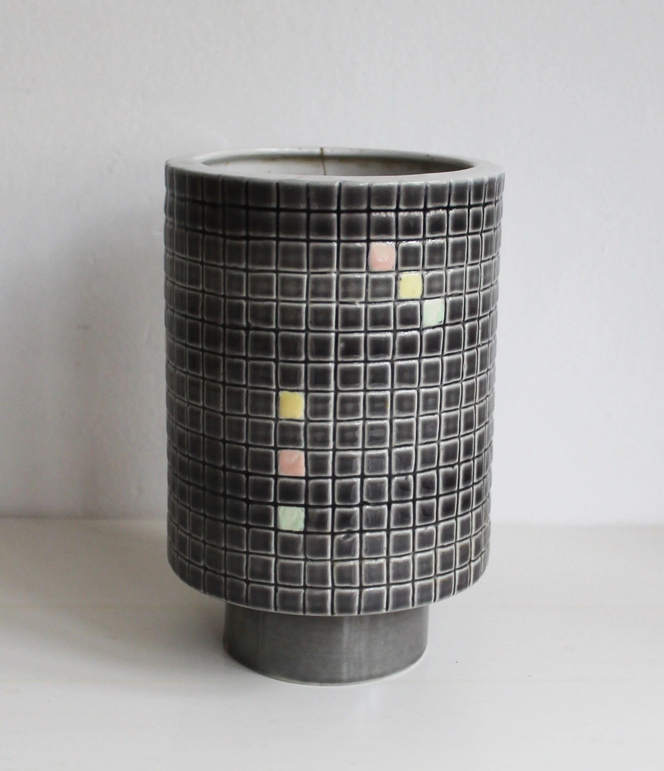 Elegant 1960s vintage ceramic flower pot.jpg