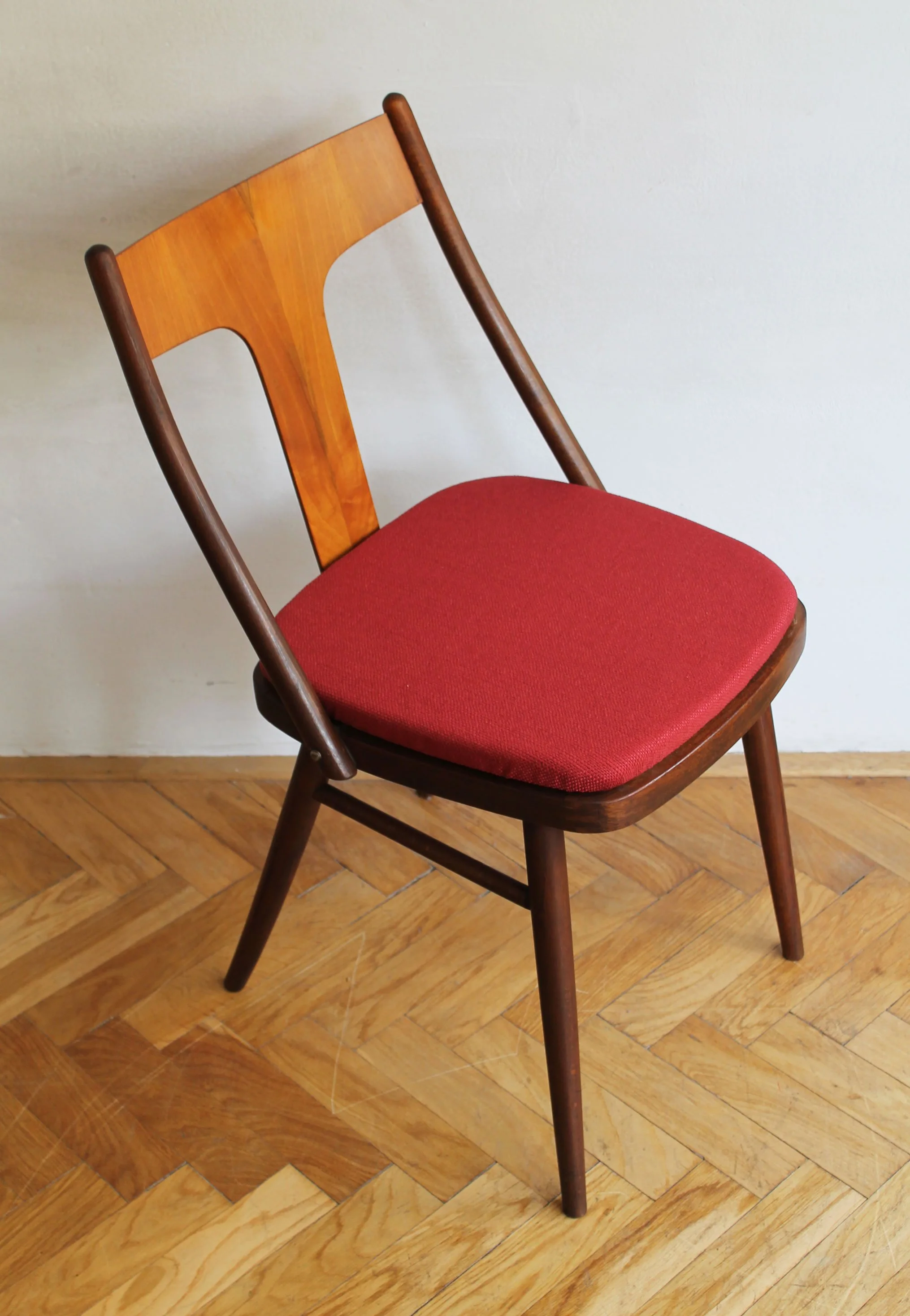 Detail of curved wooden backrest on Mier Topoľčany chair.jpg