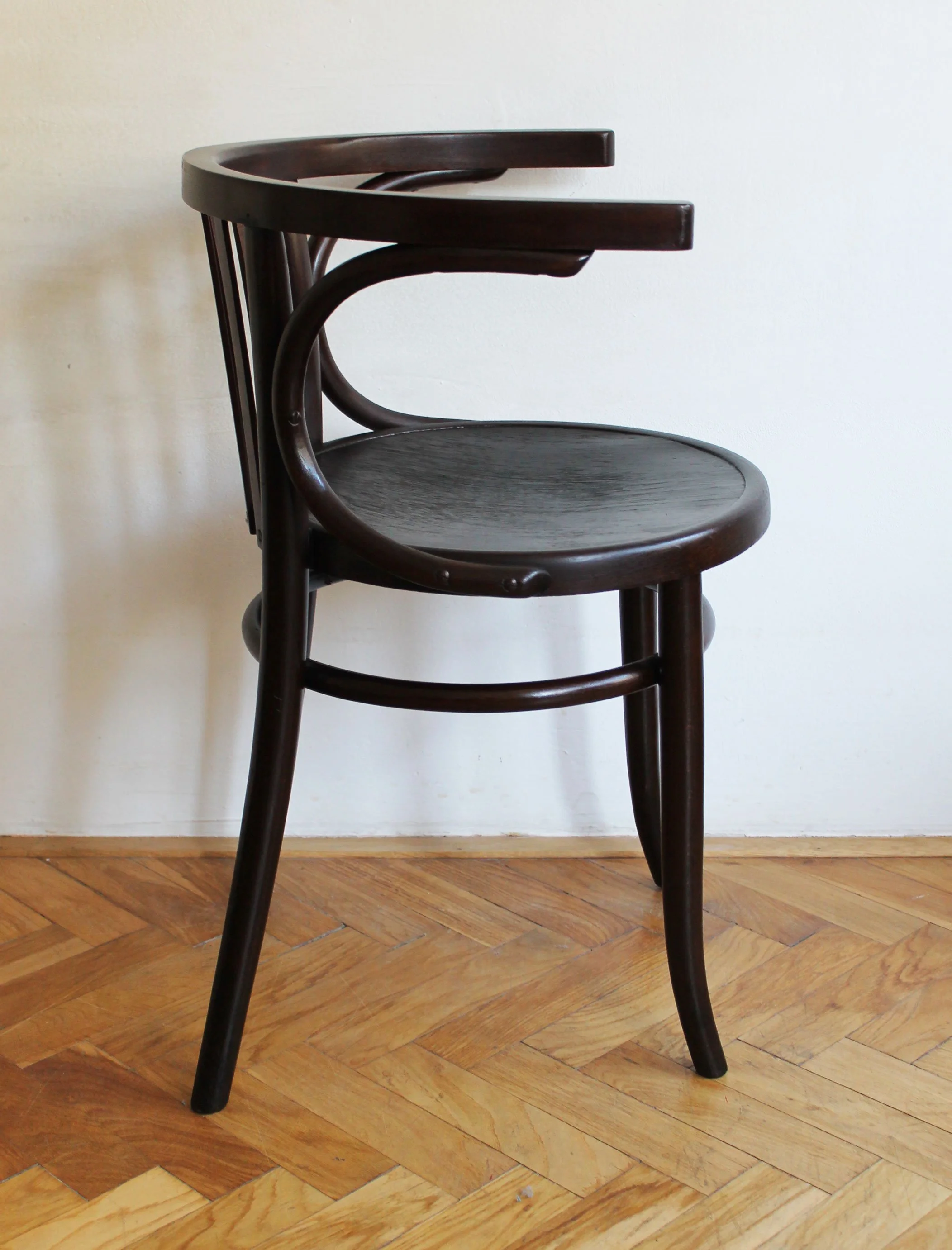 Elegant bentwood dining chair from 1930s Czechoslovakia – Bernkop design.jpg