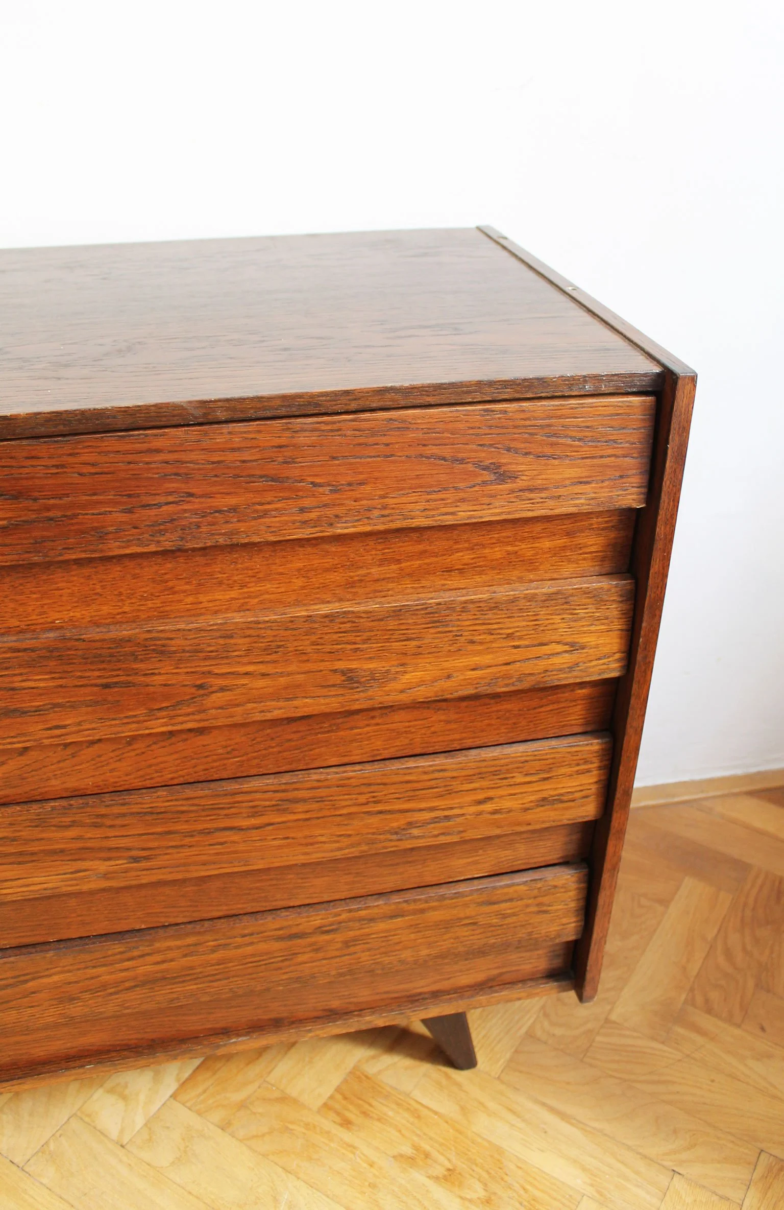 U-458 sideboard cabinet with lockable hinged door and removable shelf.jpg