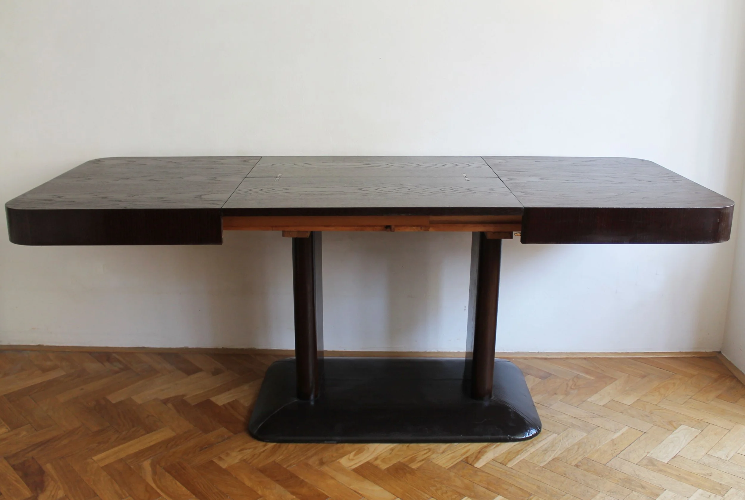 UP Brno dining table extended to full length 205 cm.jpg