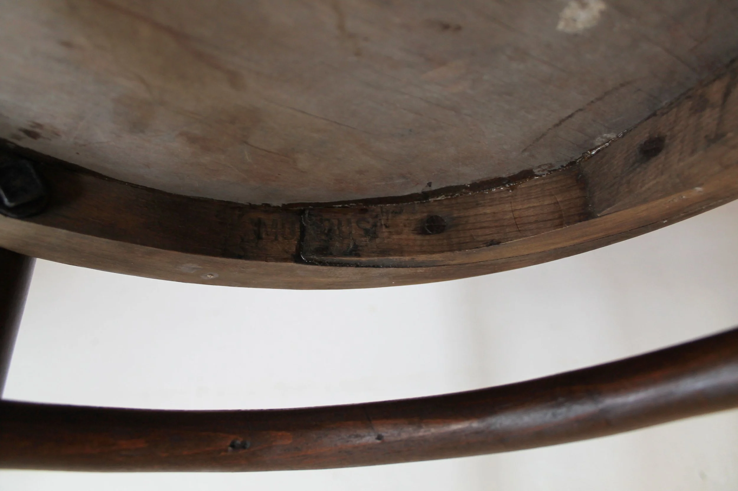 Rare Thonet design with minimalist three-leg structure, c.1920 Mundus factory.jpg