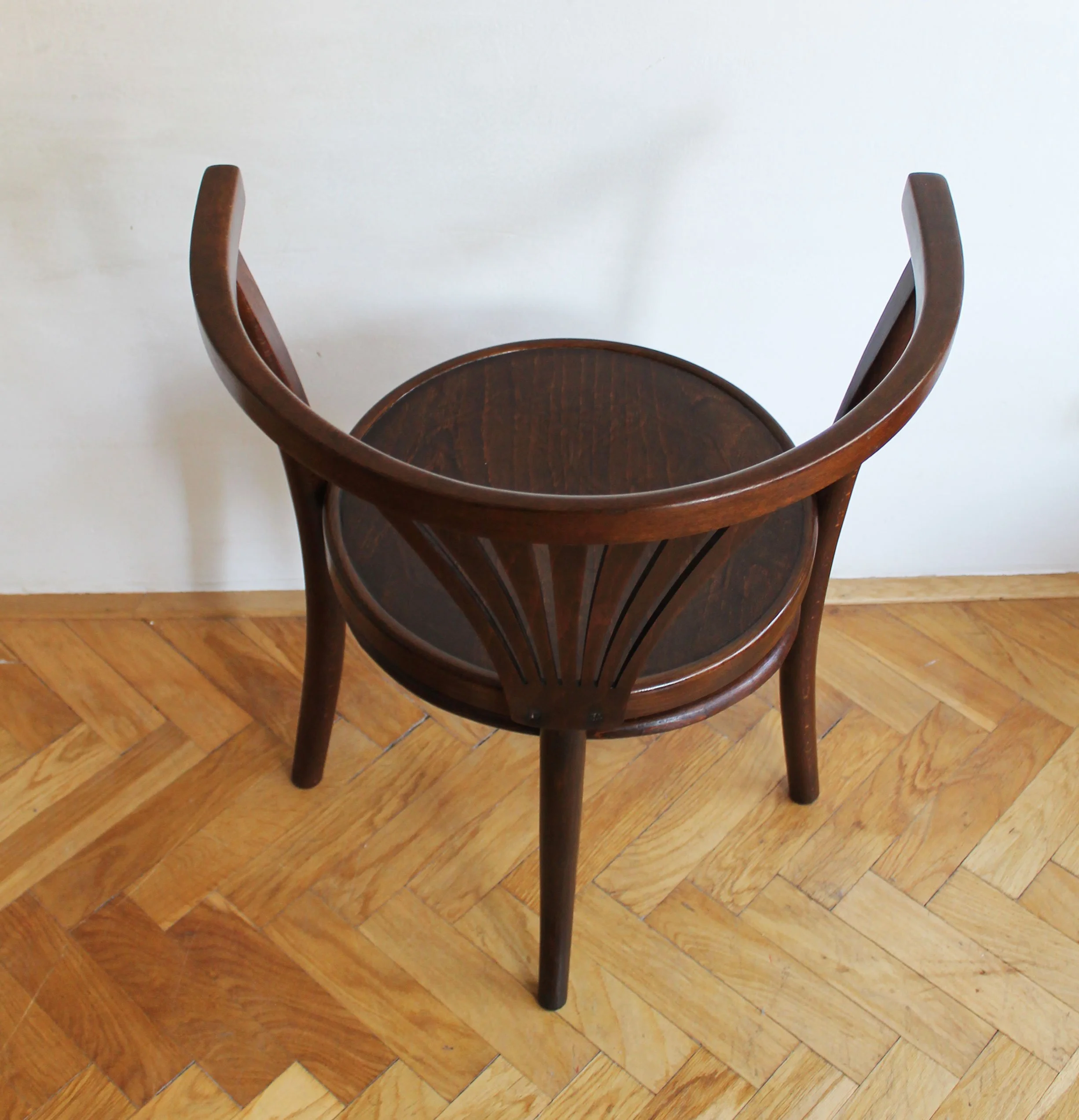 Restored Thonet–Mundus chair showcasing elegant early modernist craftsmanship.jpg