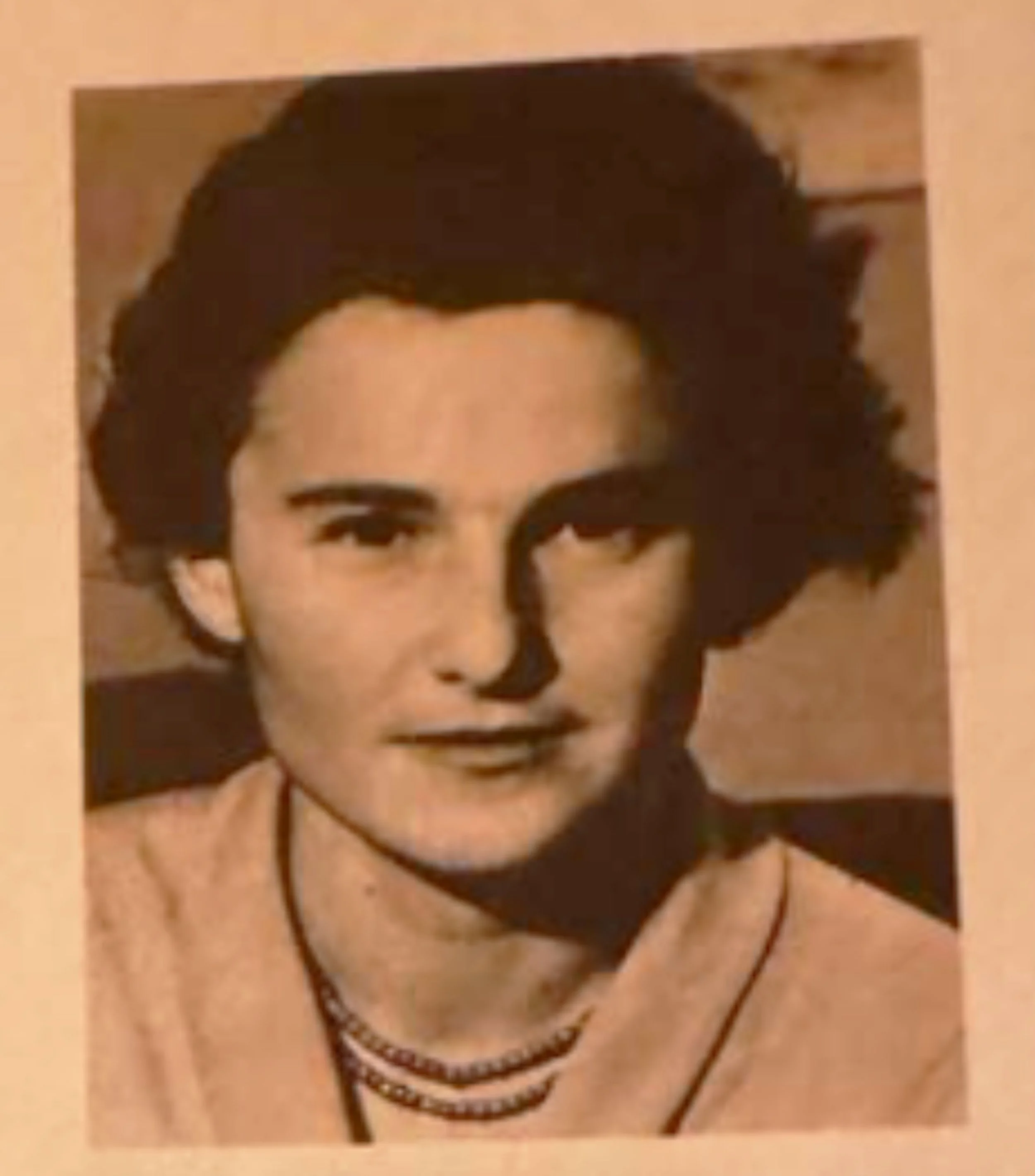 Portrait of Czech jewellery artist and designer Helena Frantová.jpg