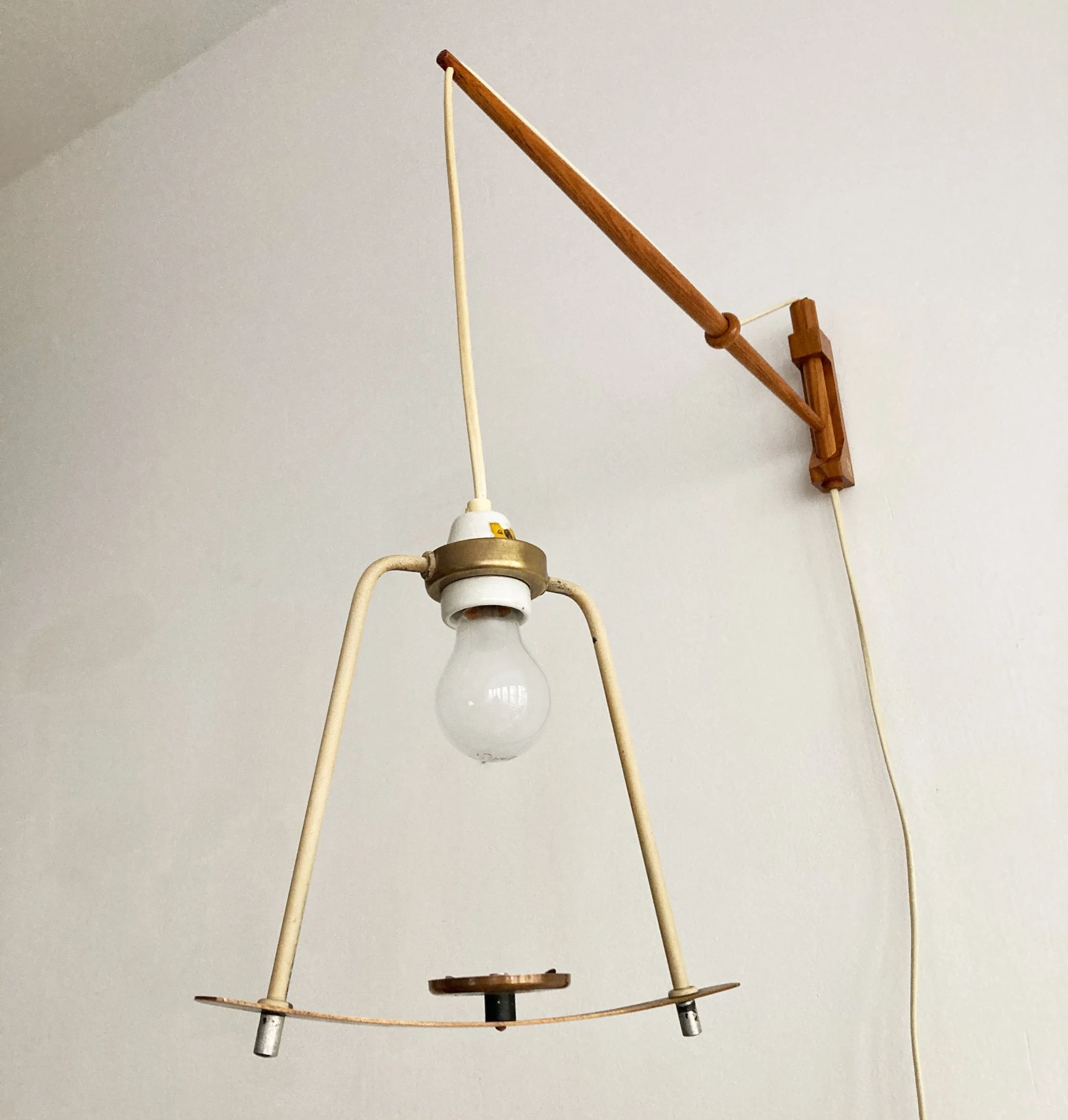 Modernist-wall-mounted-light-by-Pokrok-Žilina.jpg