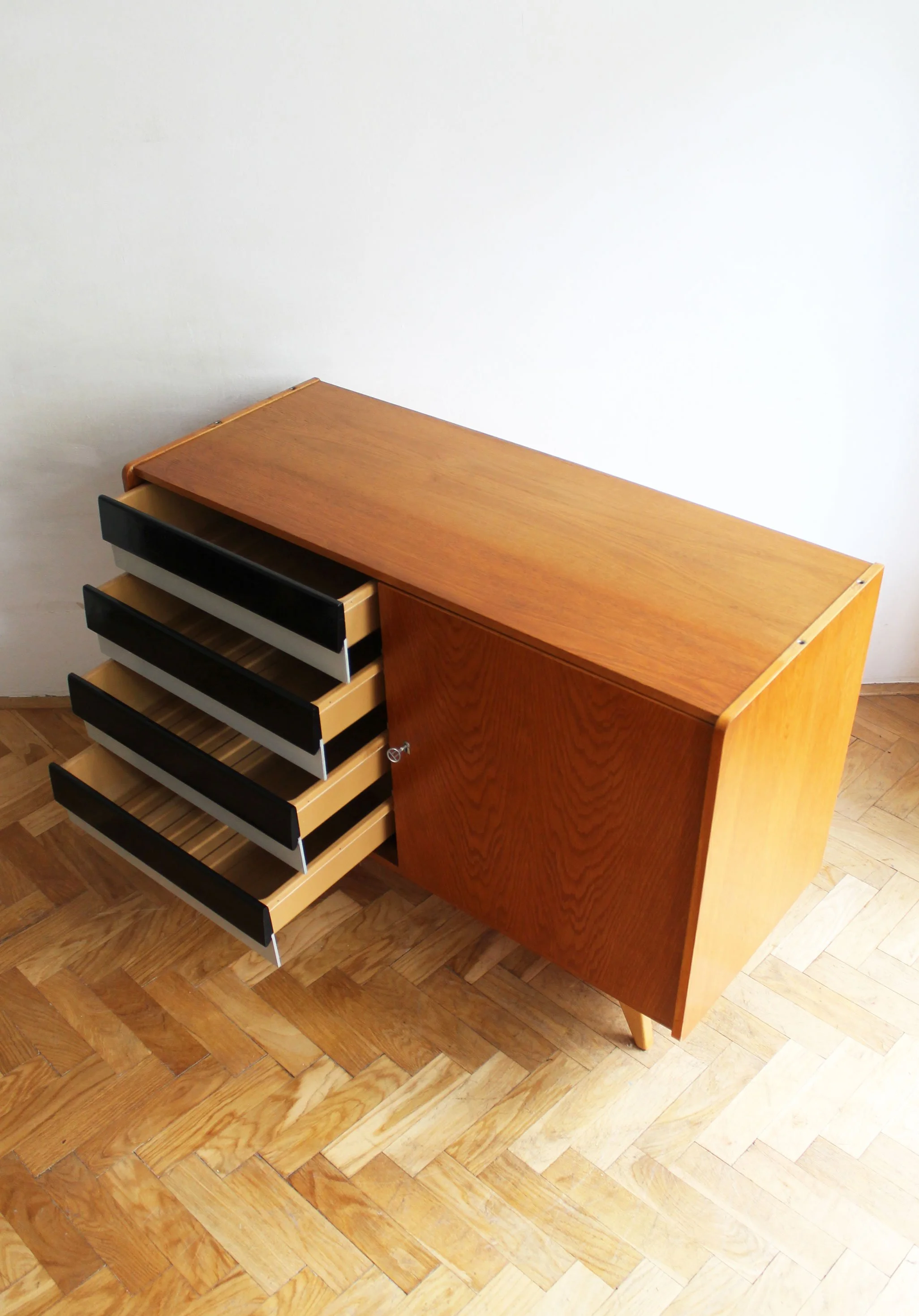 Original drawer handles on Jiří Jiroutek U-458.jpg