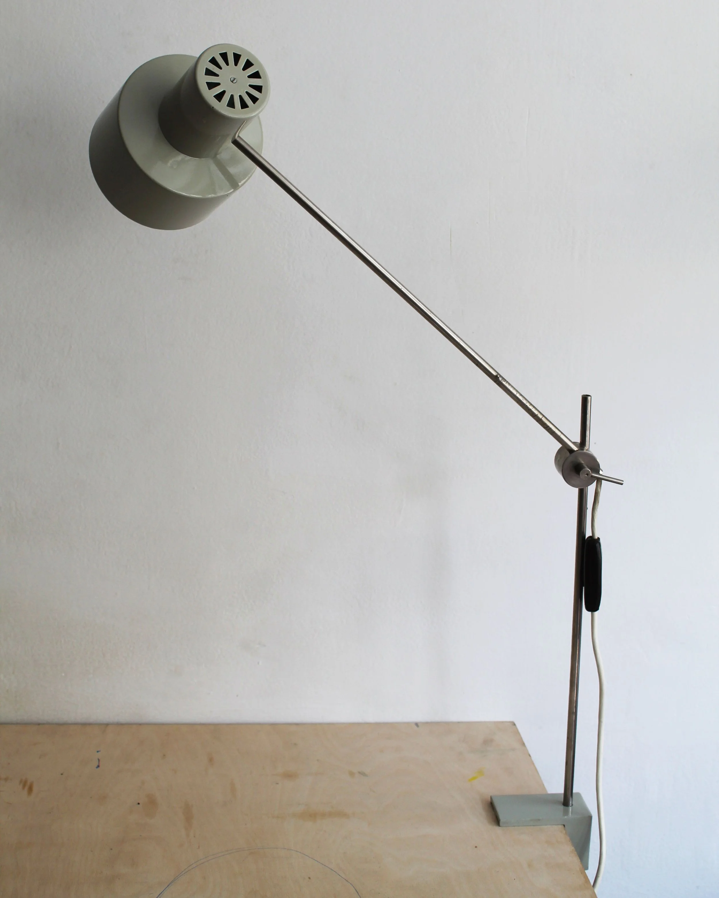adjustable vintage desk lamp metal shade.jpg