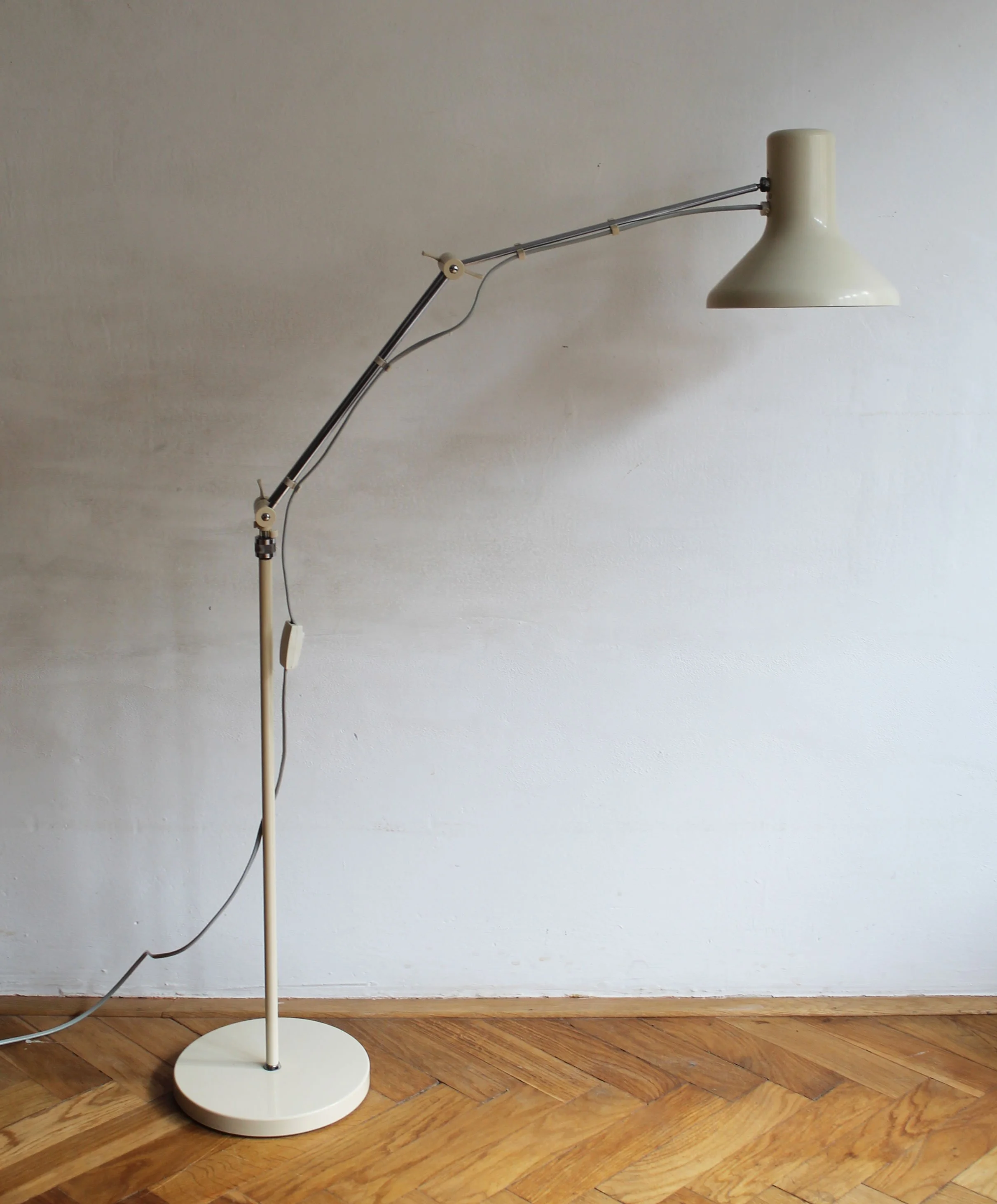 Zoomed-in shot of switch on original plastic cord of the lamp