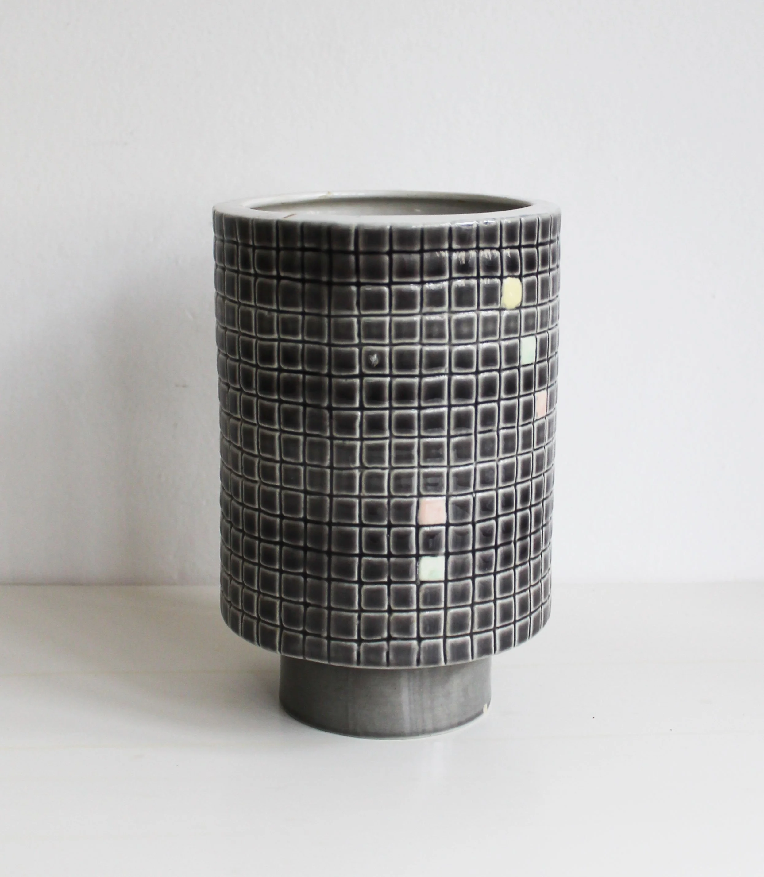 Small cubes pattern glazed vase.jpg