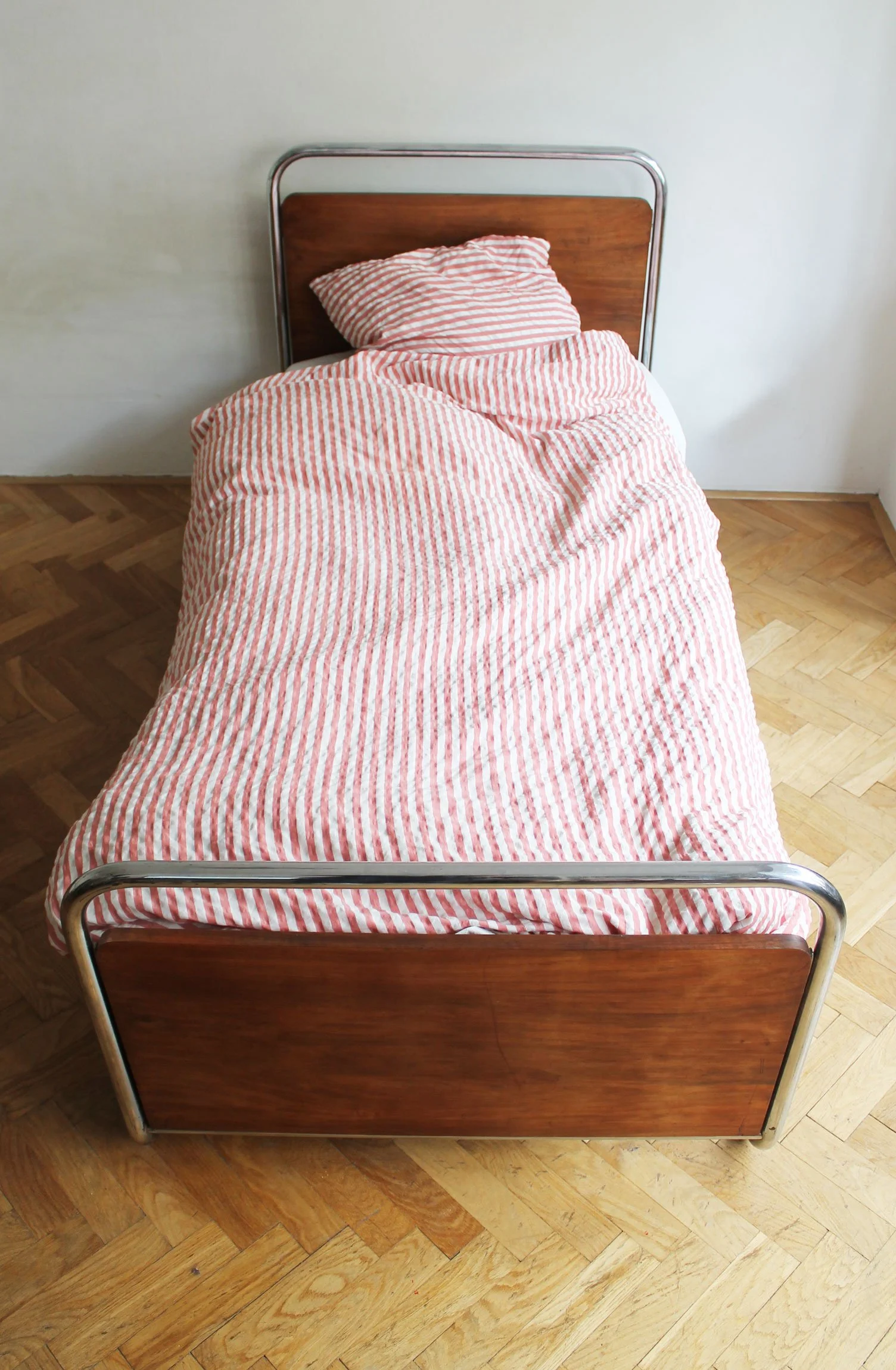 Avant-garde tubular steel furniture_bed_furnished.jpg