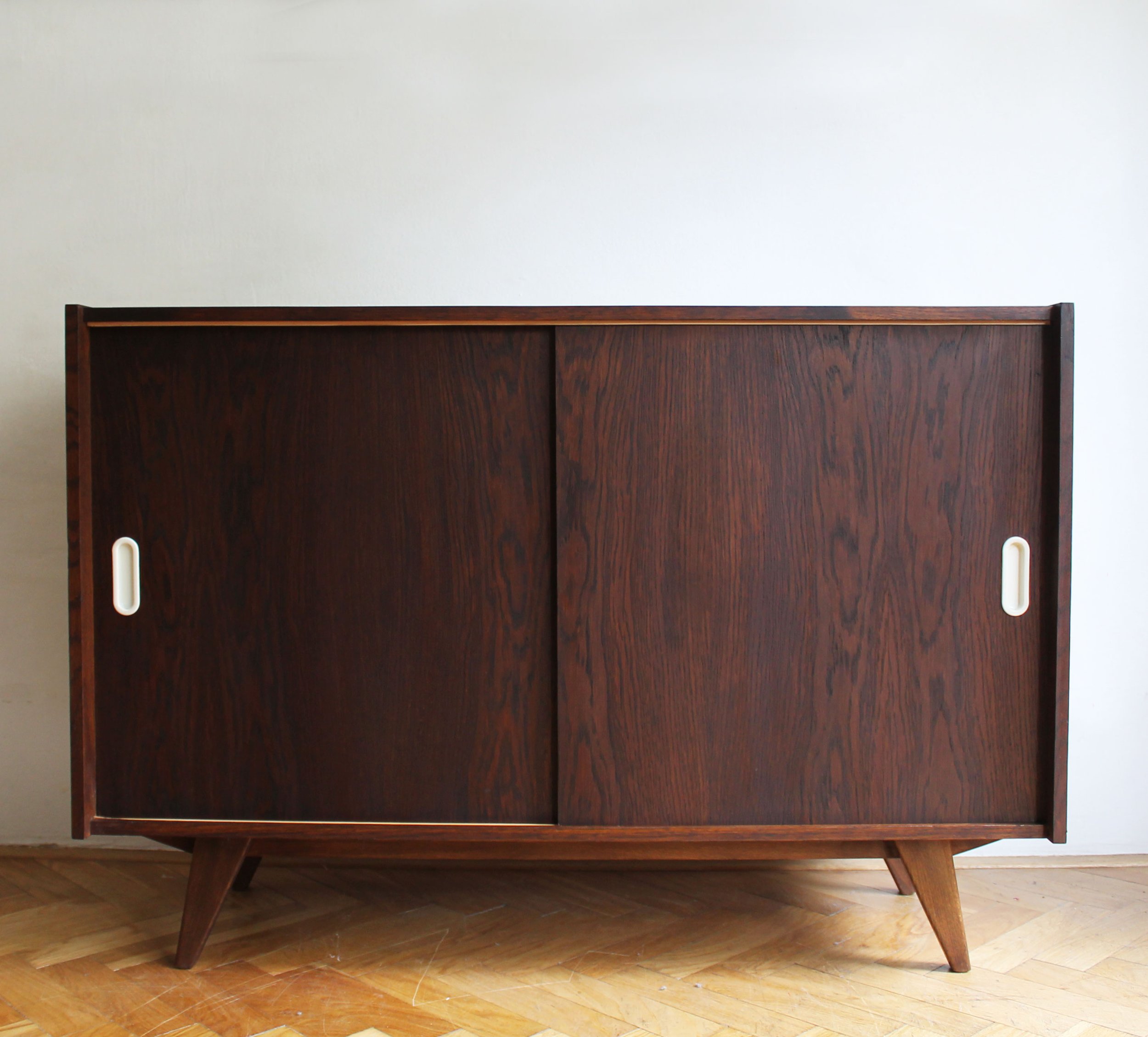 Jiroutek U-450 sideboard