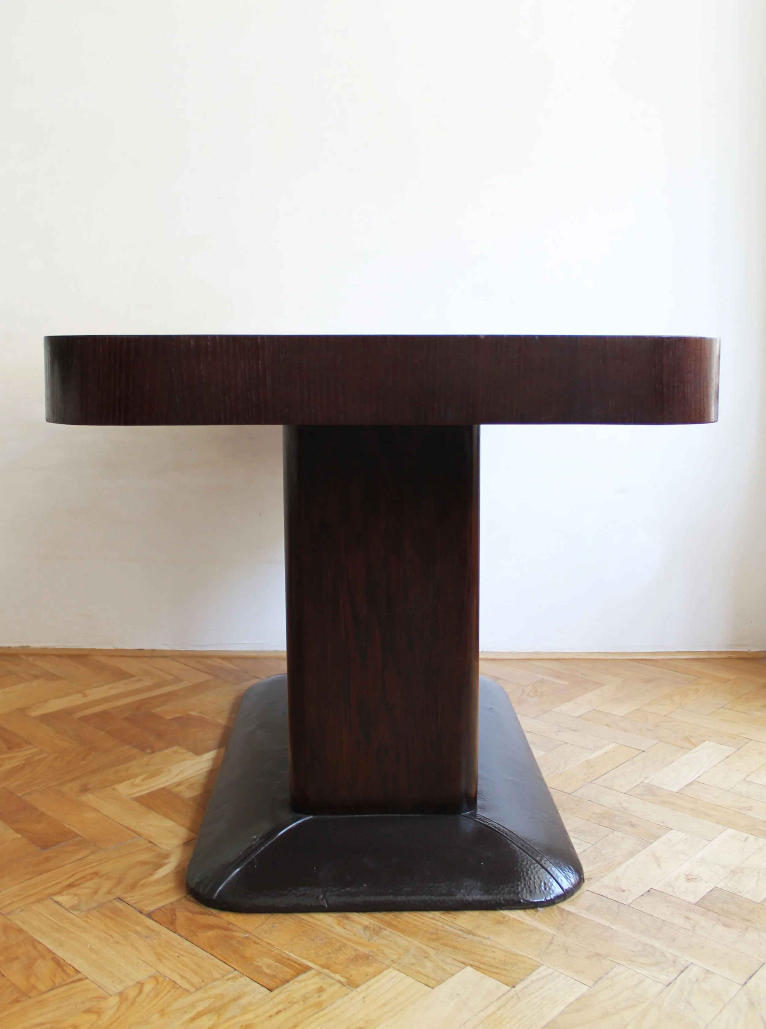 UP Brno table legs with metal base design.jpg