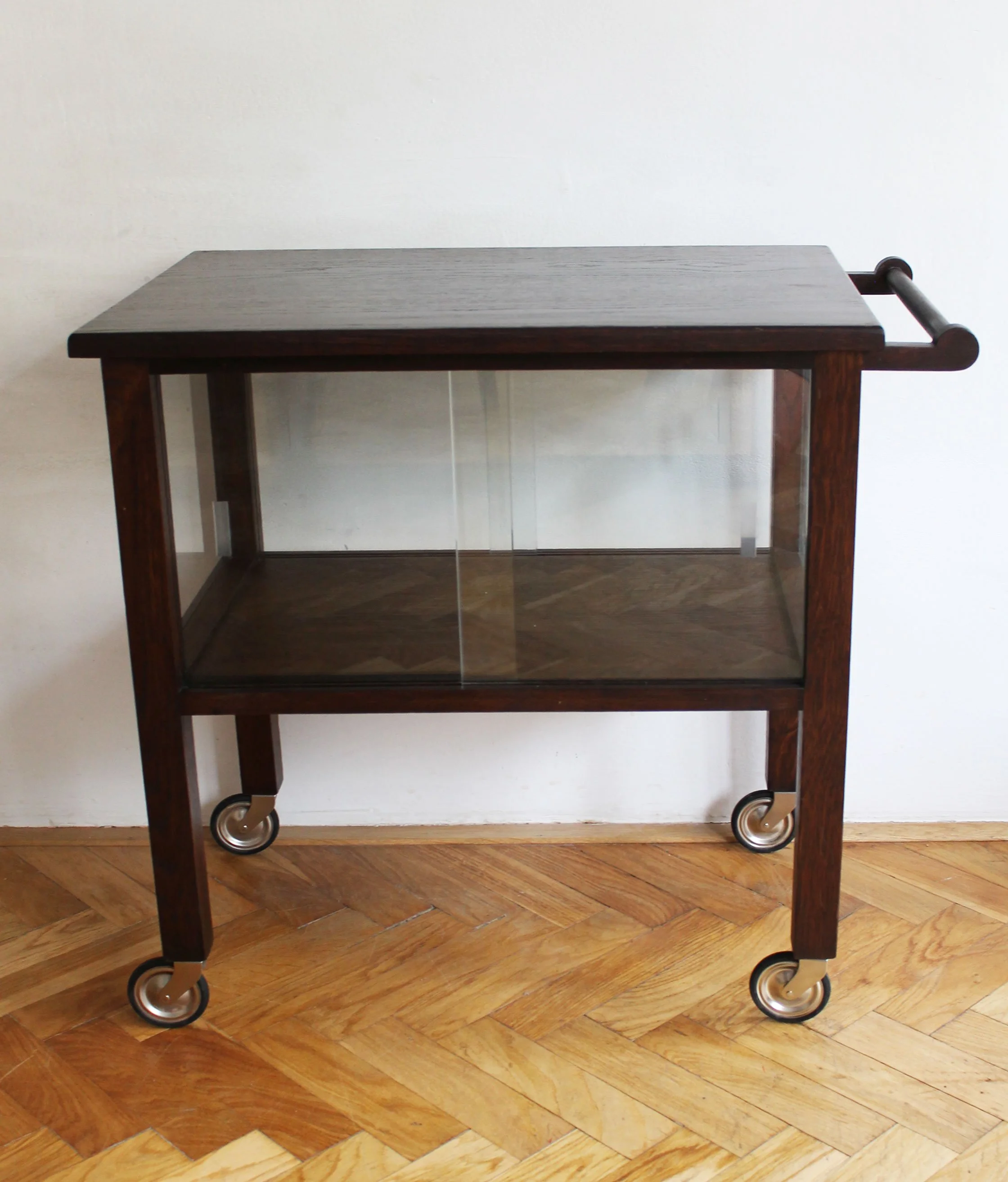Detail of wood grain and finish on serving trolley tabletop.jpg