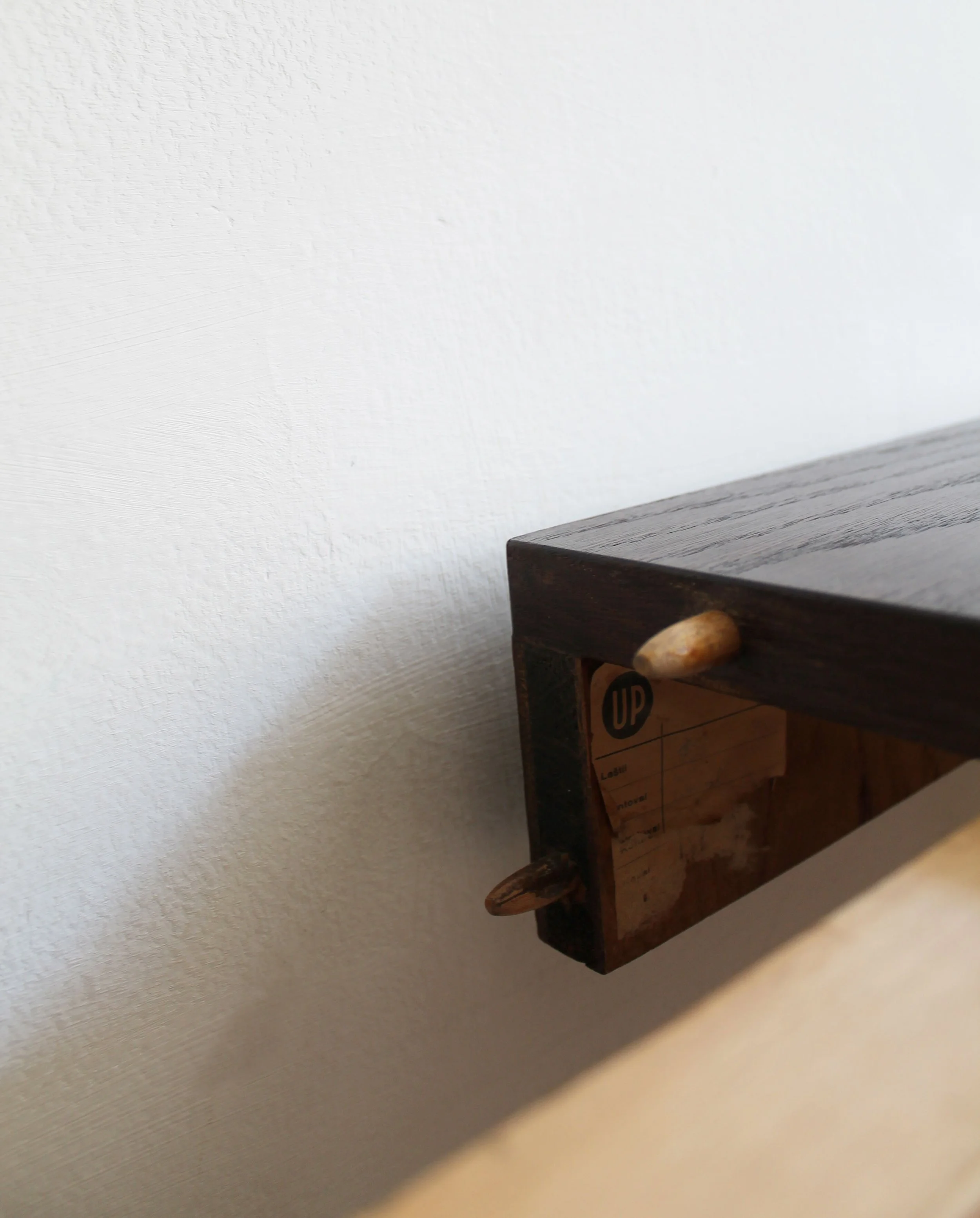 Extendable wooden table mechanism close up.jpg