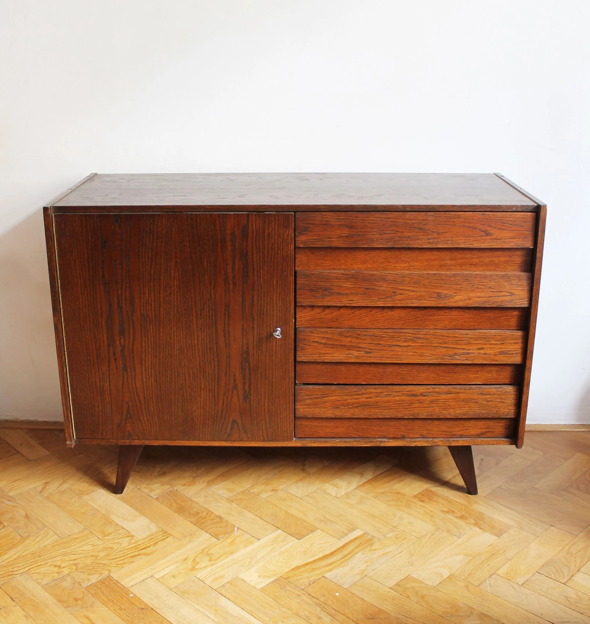 Front view of Jiří Jiroutek U-458 Mid-Century Modern sideboard.jpg
