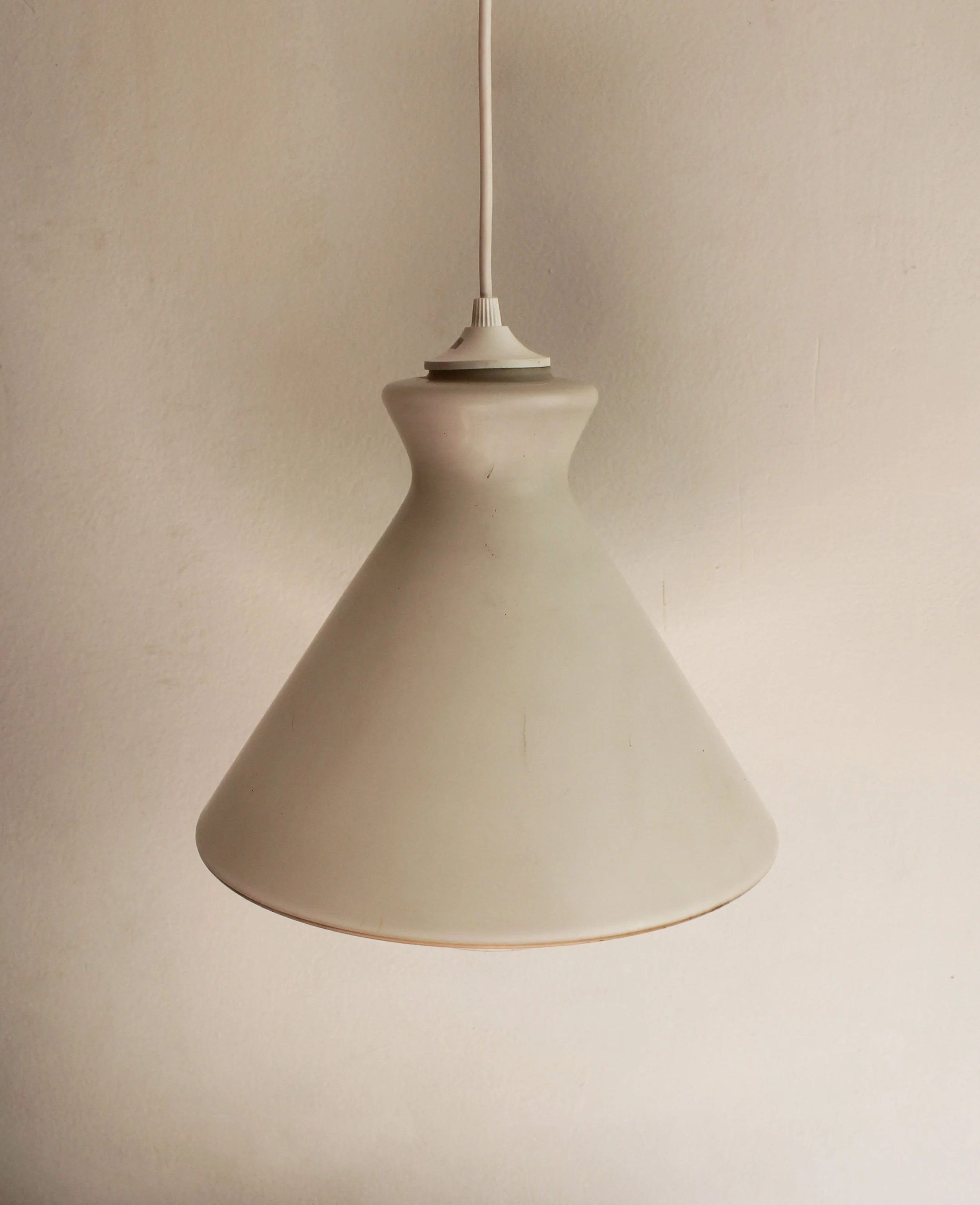 mid century pendant lamp with cream cable and white cap.jpg