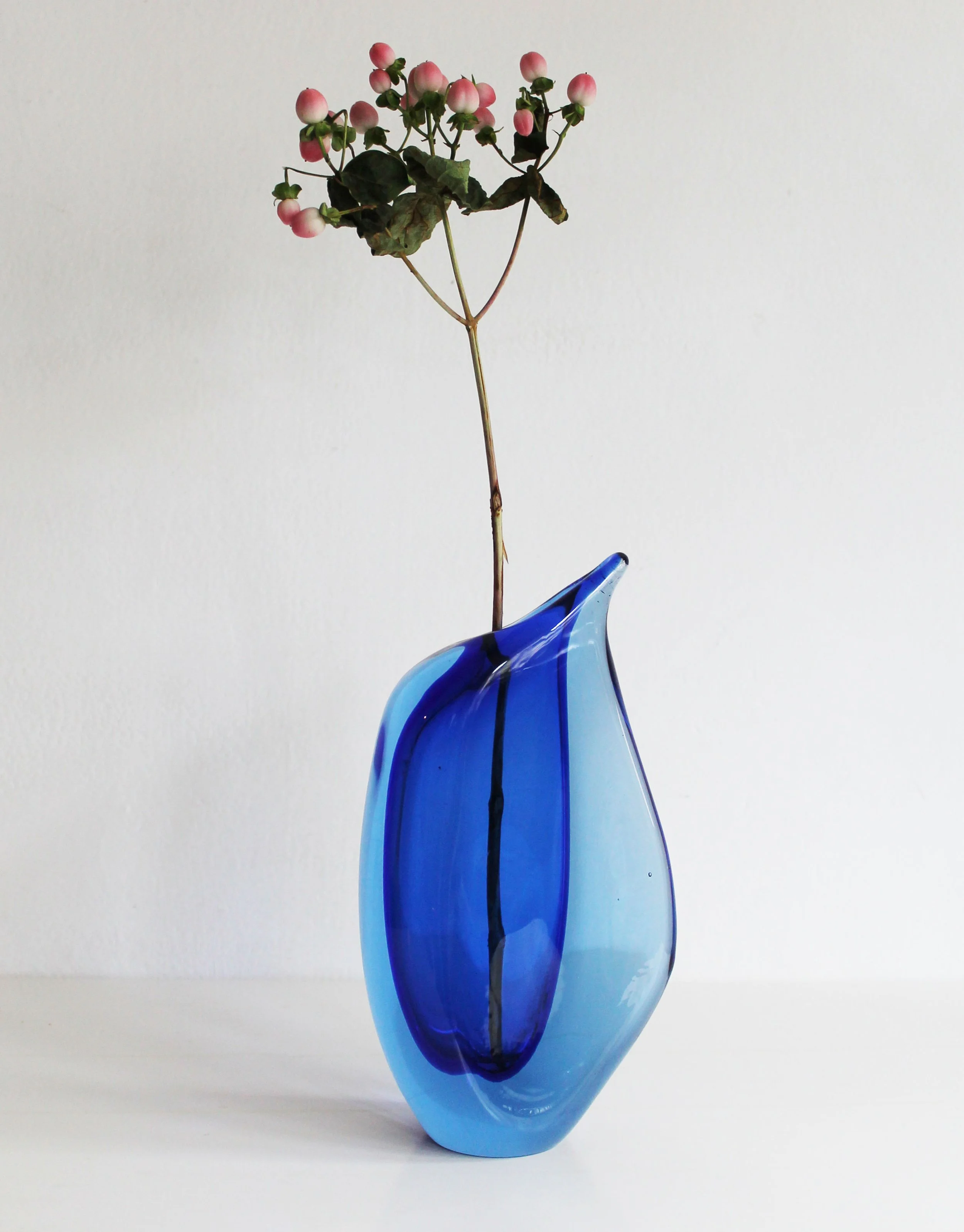 Model 6011 vintage vase in excellent condition.jpg