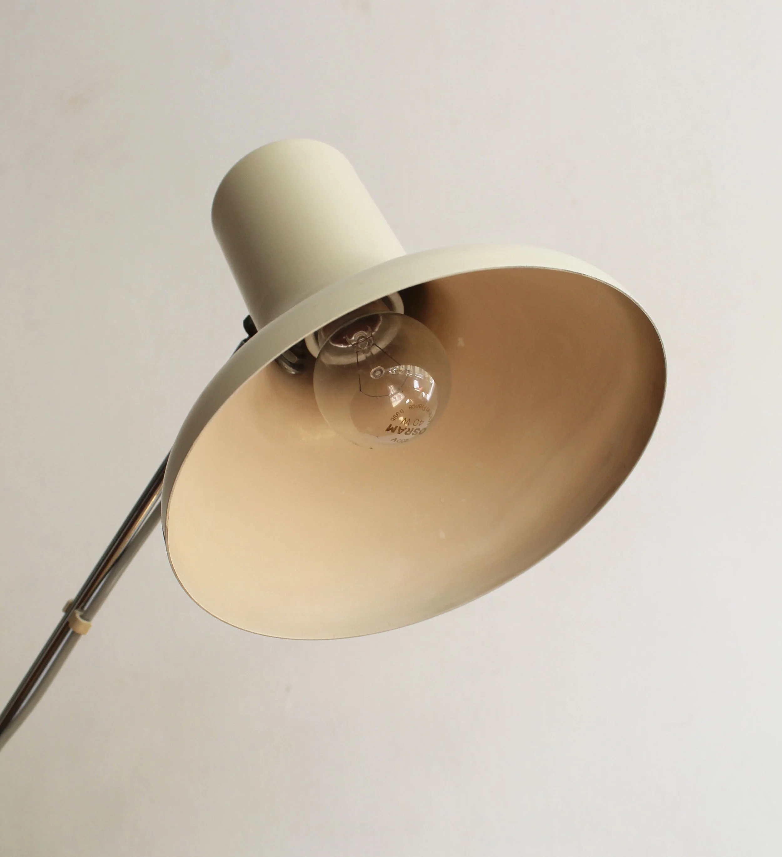 Cropped image of shade and top arm, highlighting clean design lines