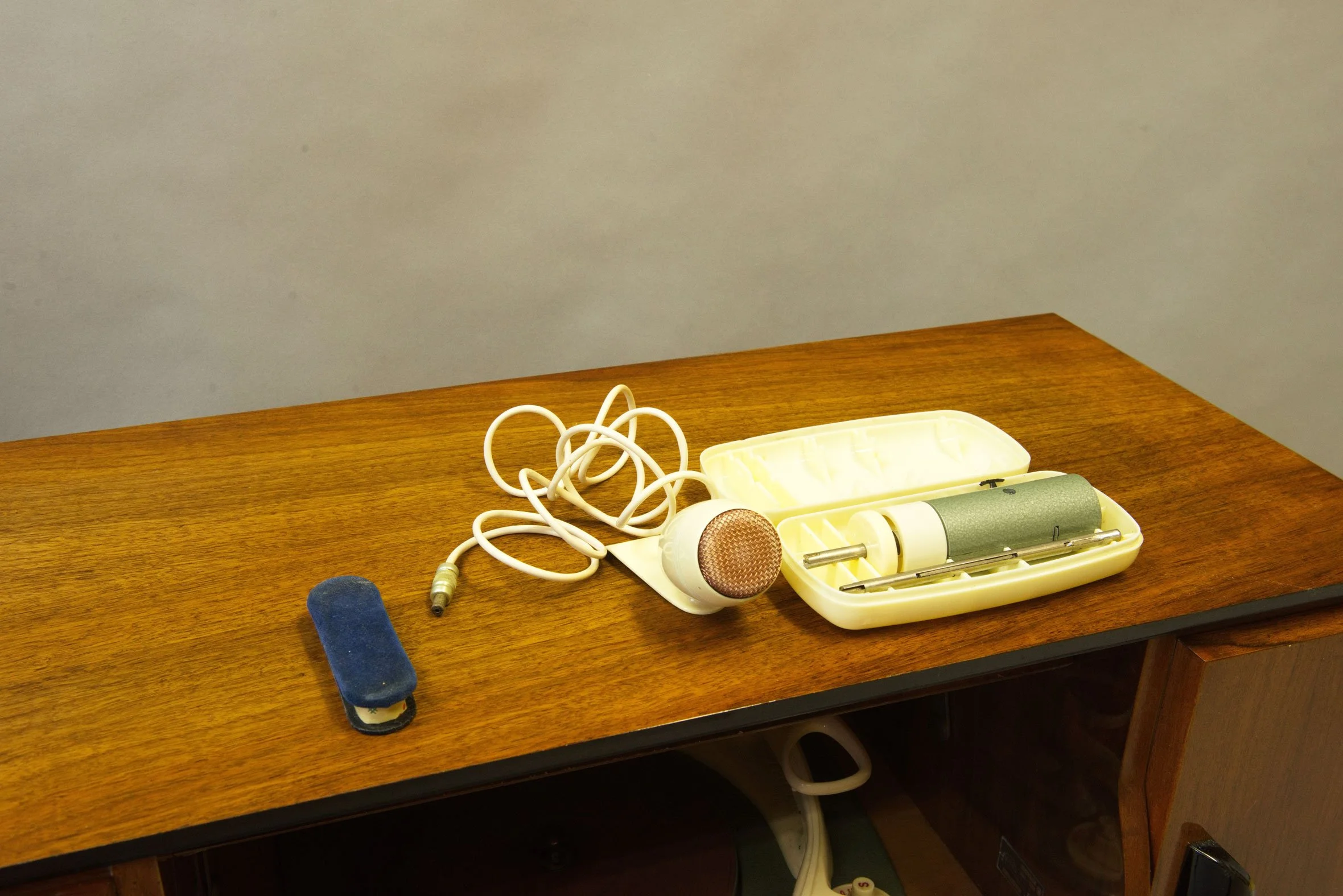 Detailed view of curved drawer in Halabala record cabinet.jpg