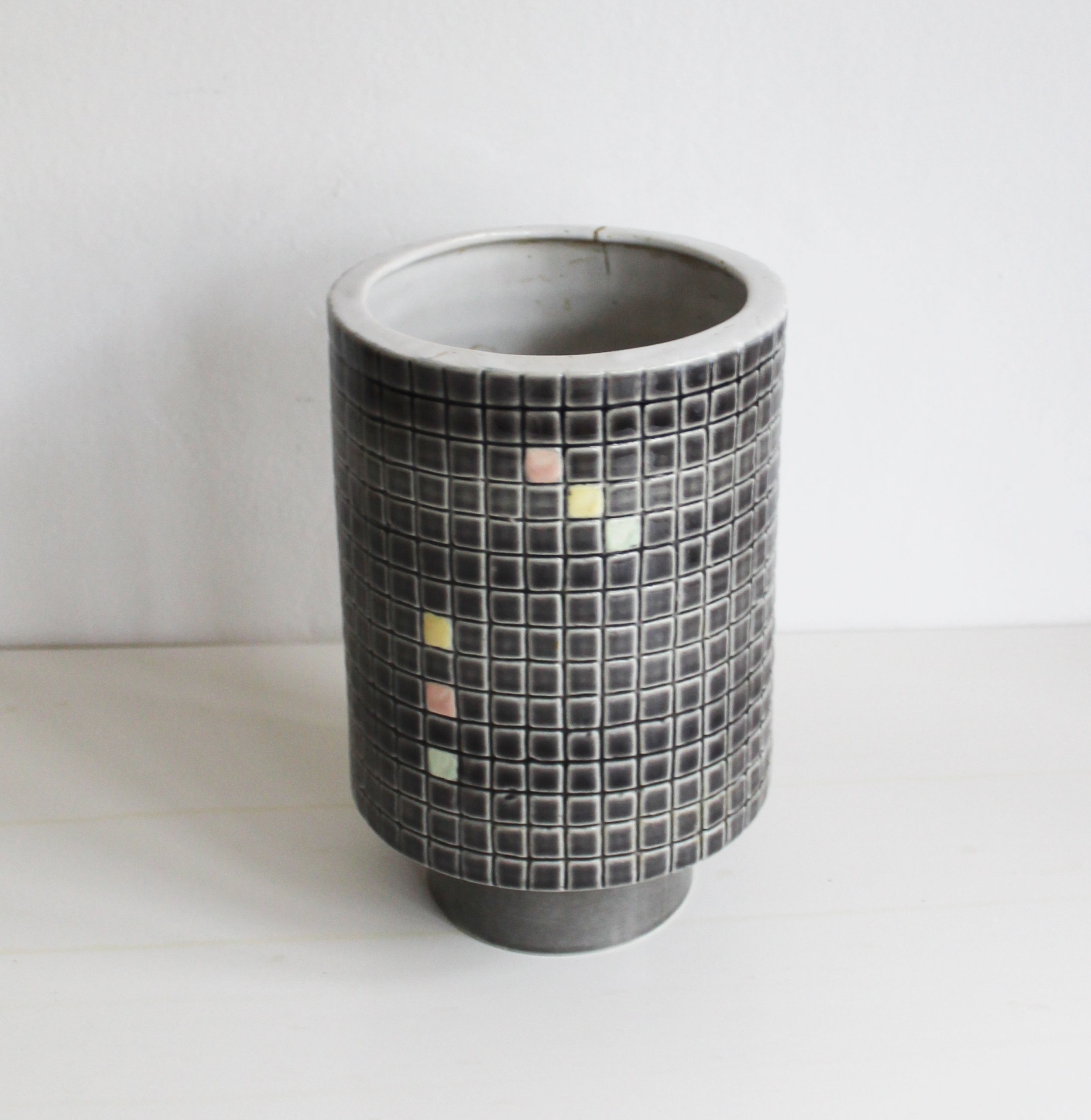 Mid-century flower vase or pot.jpg