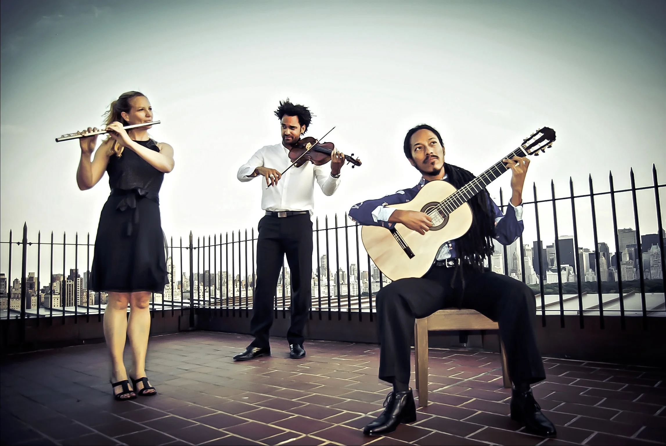 Trio_Virado_NYroof.jpg