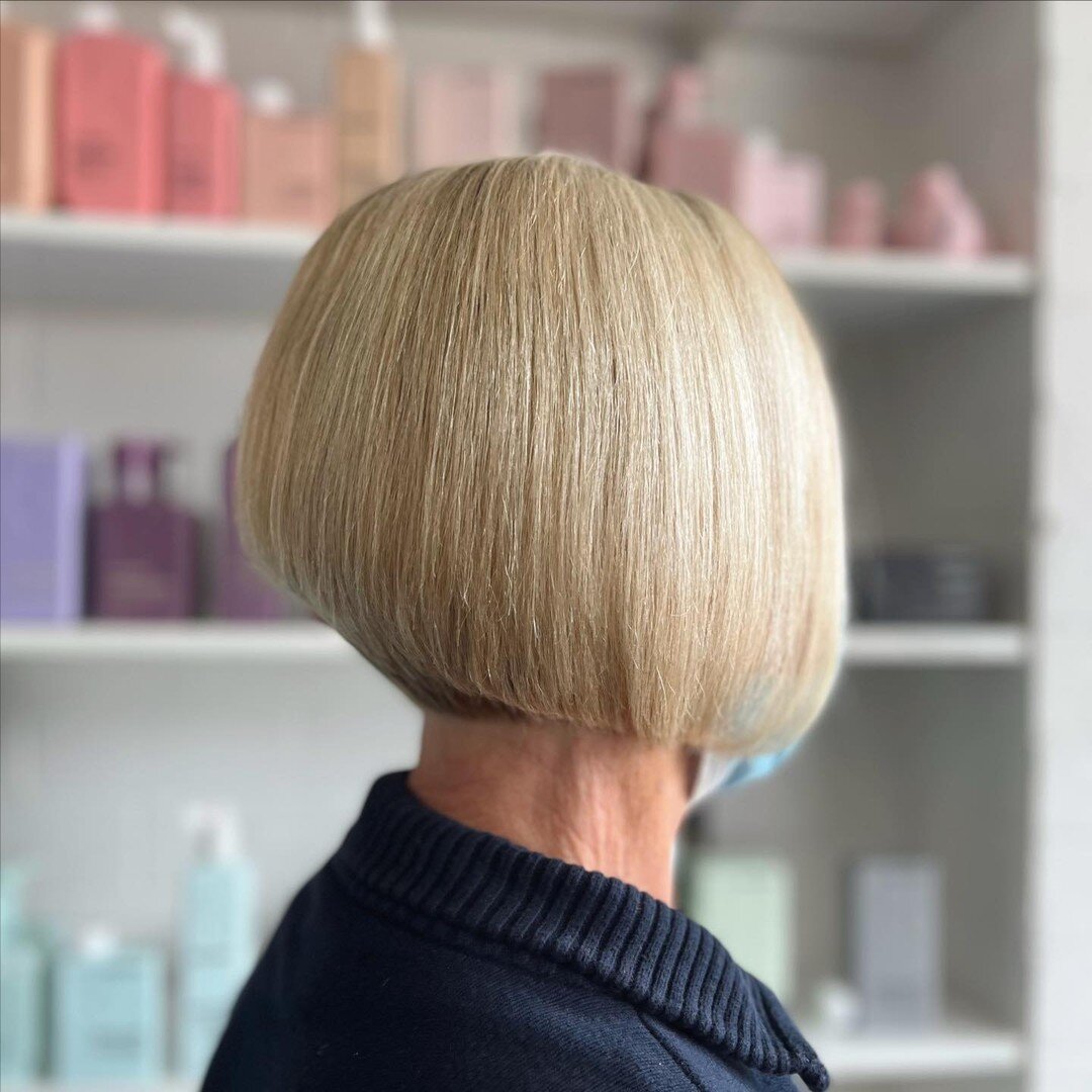 &bull;ASYMMETRIC&bull;

Satisfyingly crisp lines in this beautiful concave! 

#hairbycooperandco #armidalesalon #concavebob