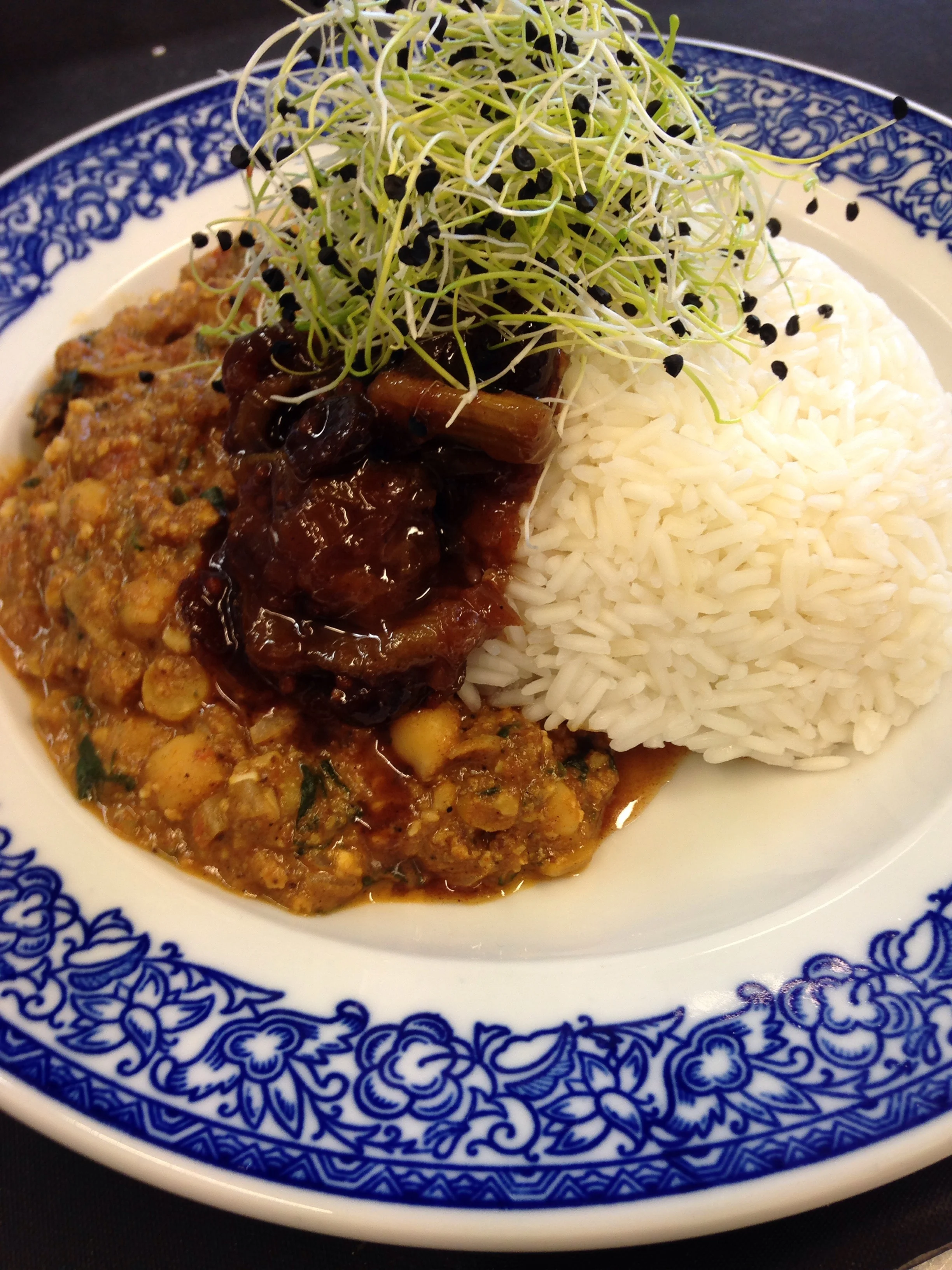 Indisches Korma mit Kichererbsen, Mandeln und Spinat - dazu Basmatireis & Rhabarberchutney