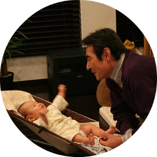 Baby and grandfather, by Toshimasa Ishibashi, cc..png