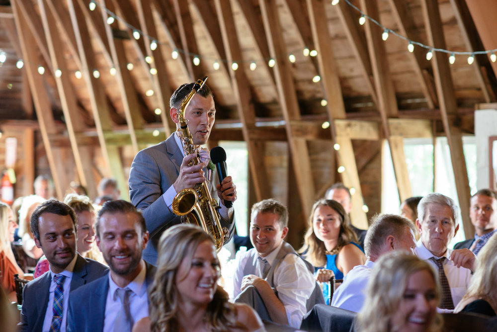 michigan_wedding_at_blue_dress_barn_039.jpg