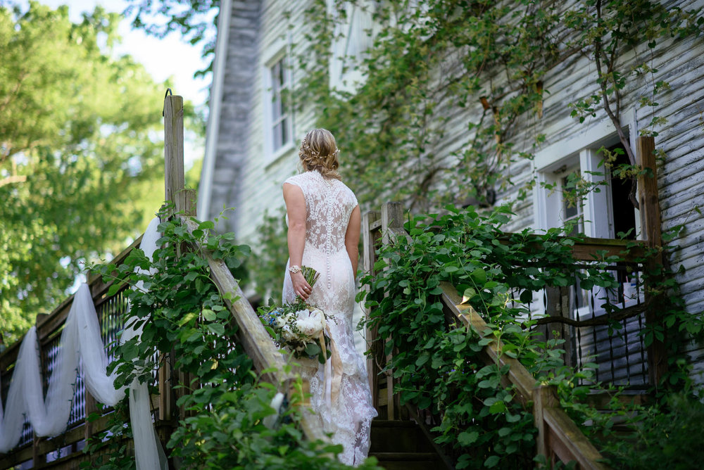 michigan_wedding_at_blue_dress_barn_042.jpg