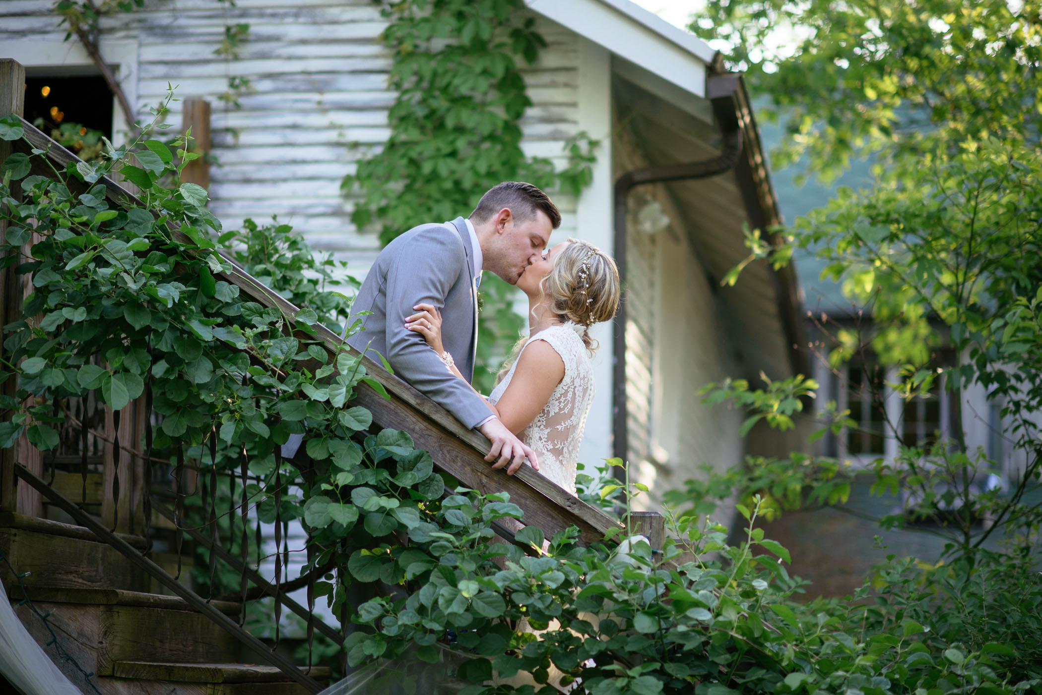 michigan_wedding_at_blue_dress_barn_044.jpg