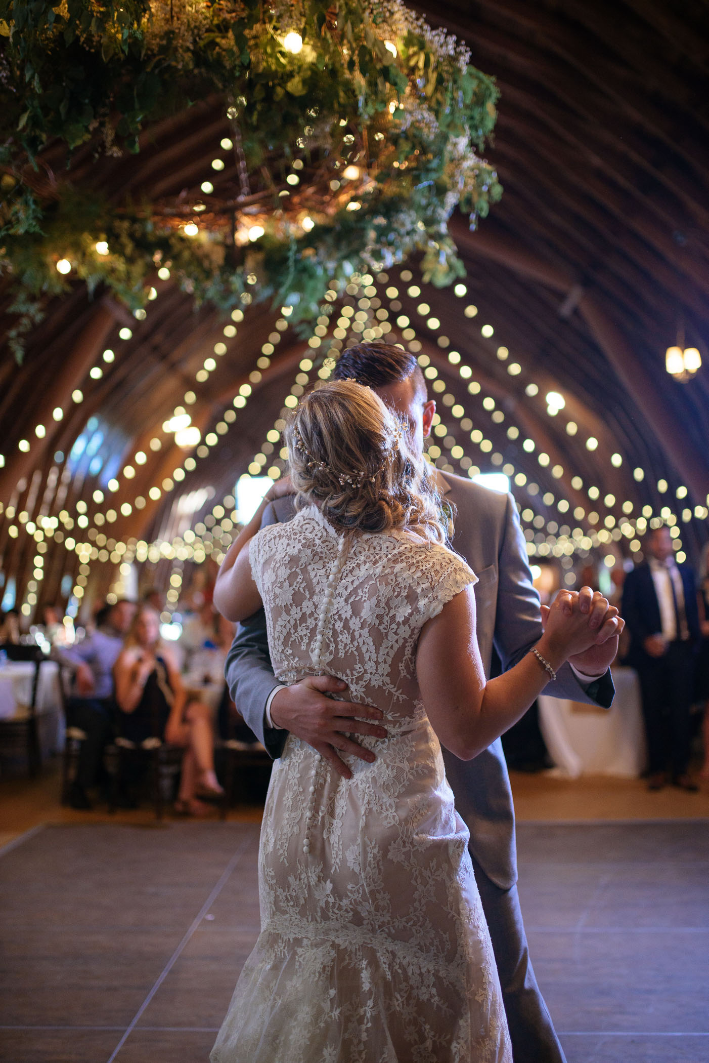 michigan_wedding_at_blue_dress_barn_056.jpg