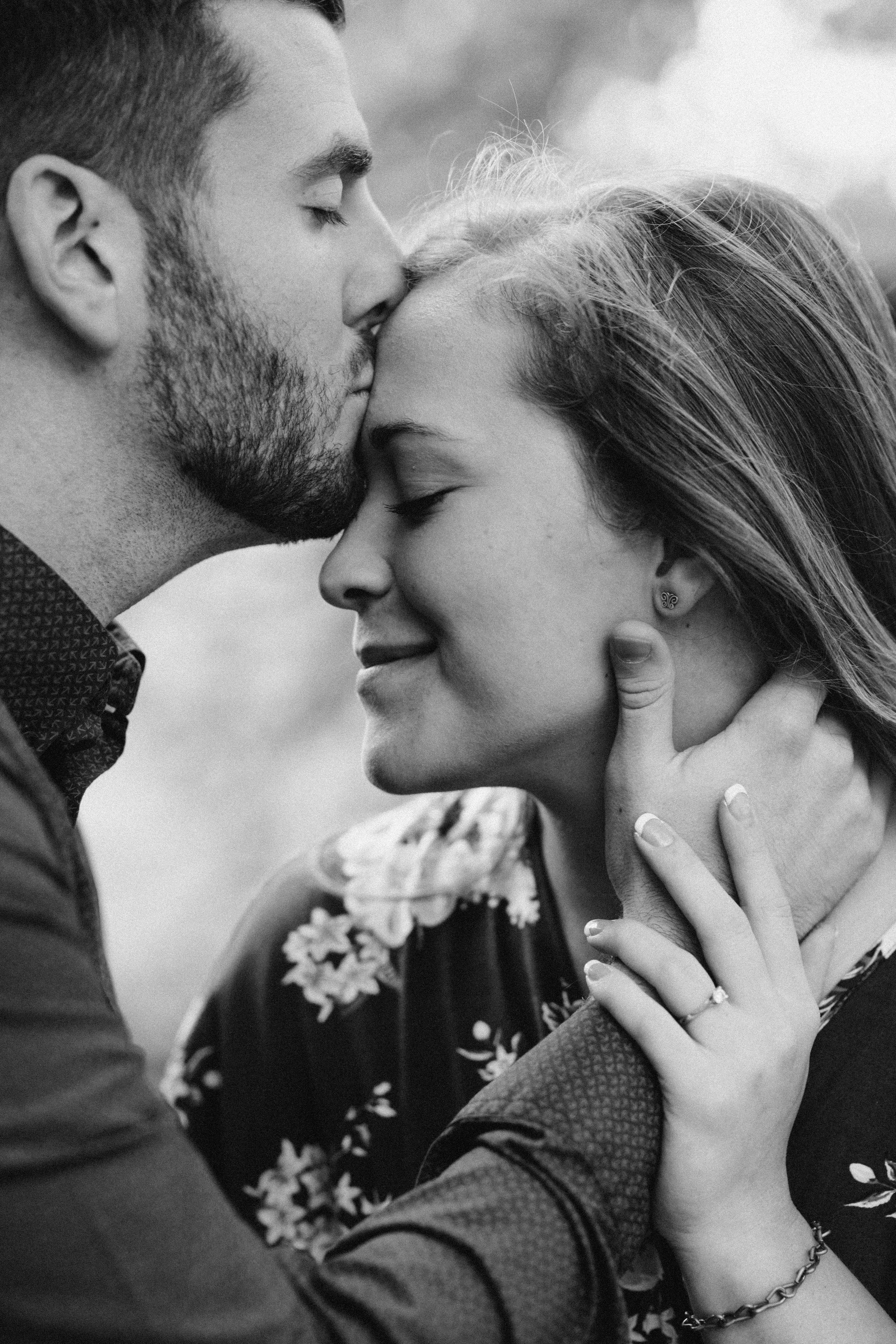 LeacadiaLandonKansasCityEngagement_MadeiraCreativePhotography-13.1.jpg