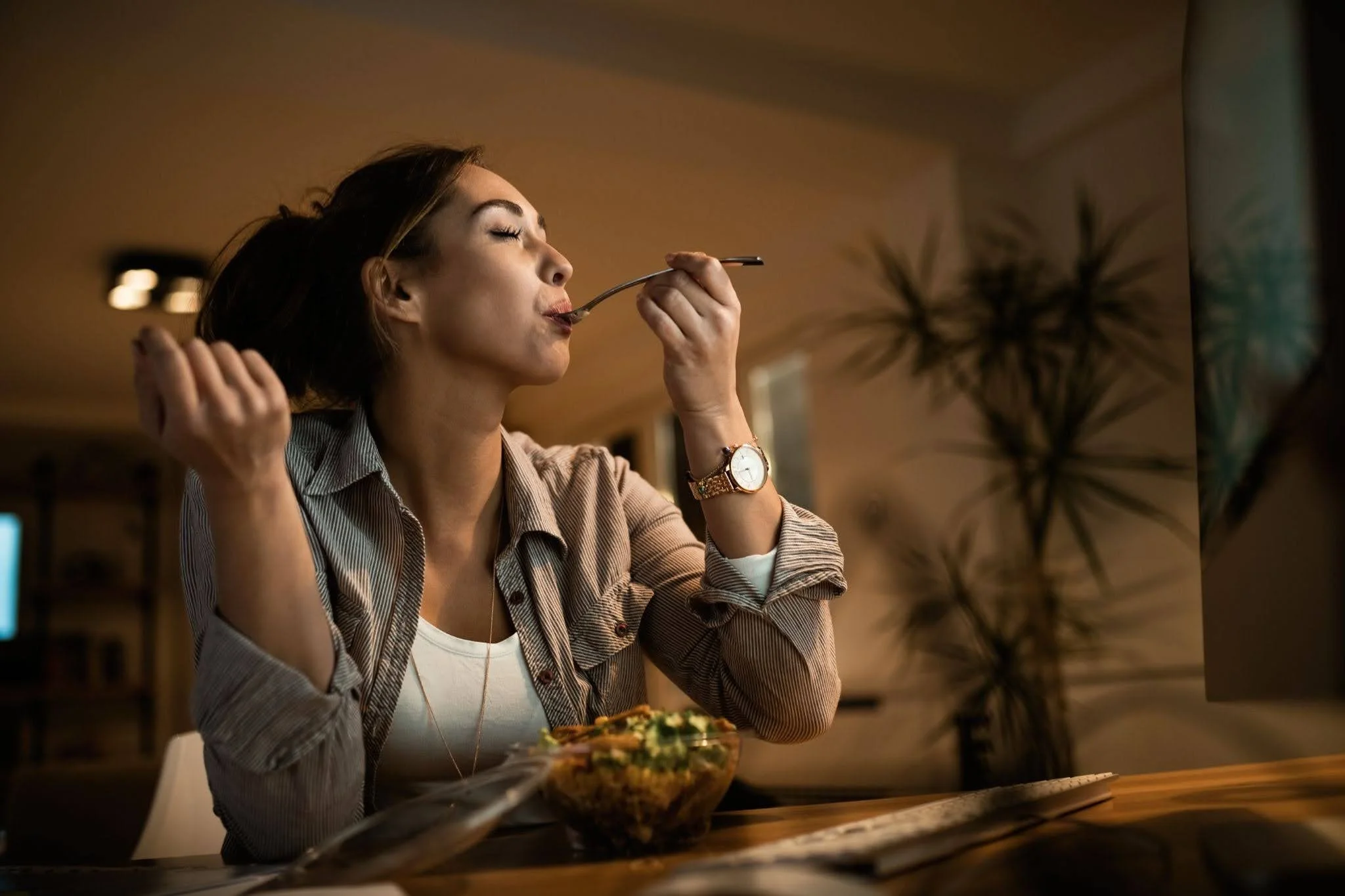 Emotional Eating: Why It Happens &amp; How to Break the Cycle for Good