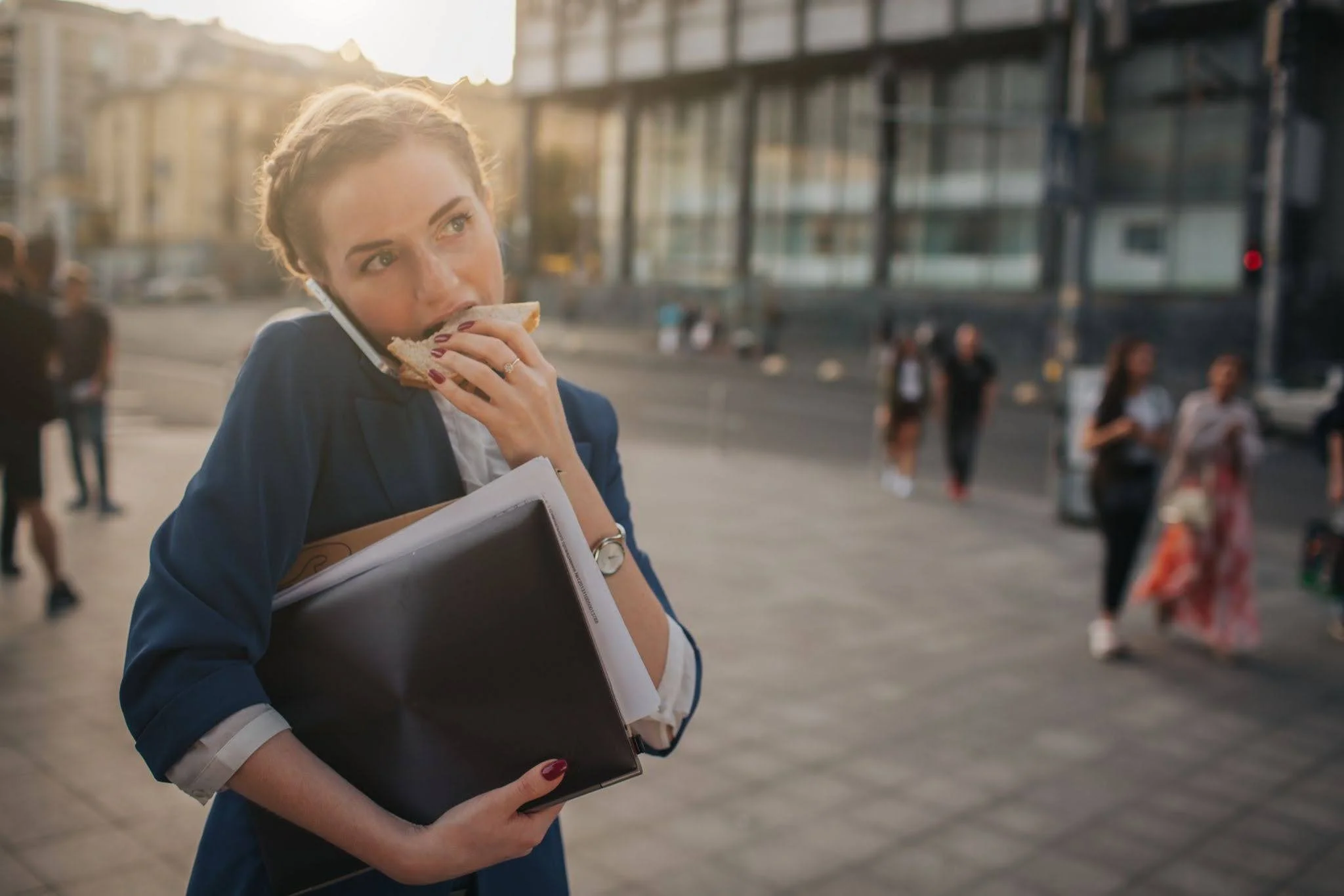 busy woman snacking on the way to the office
