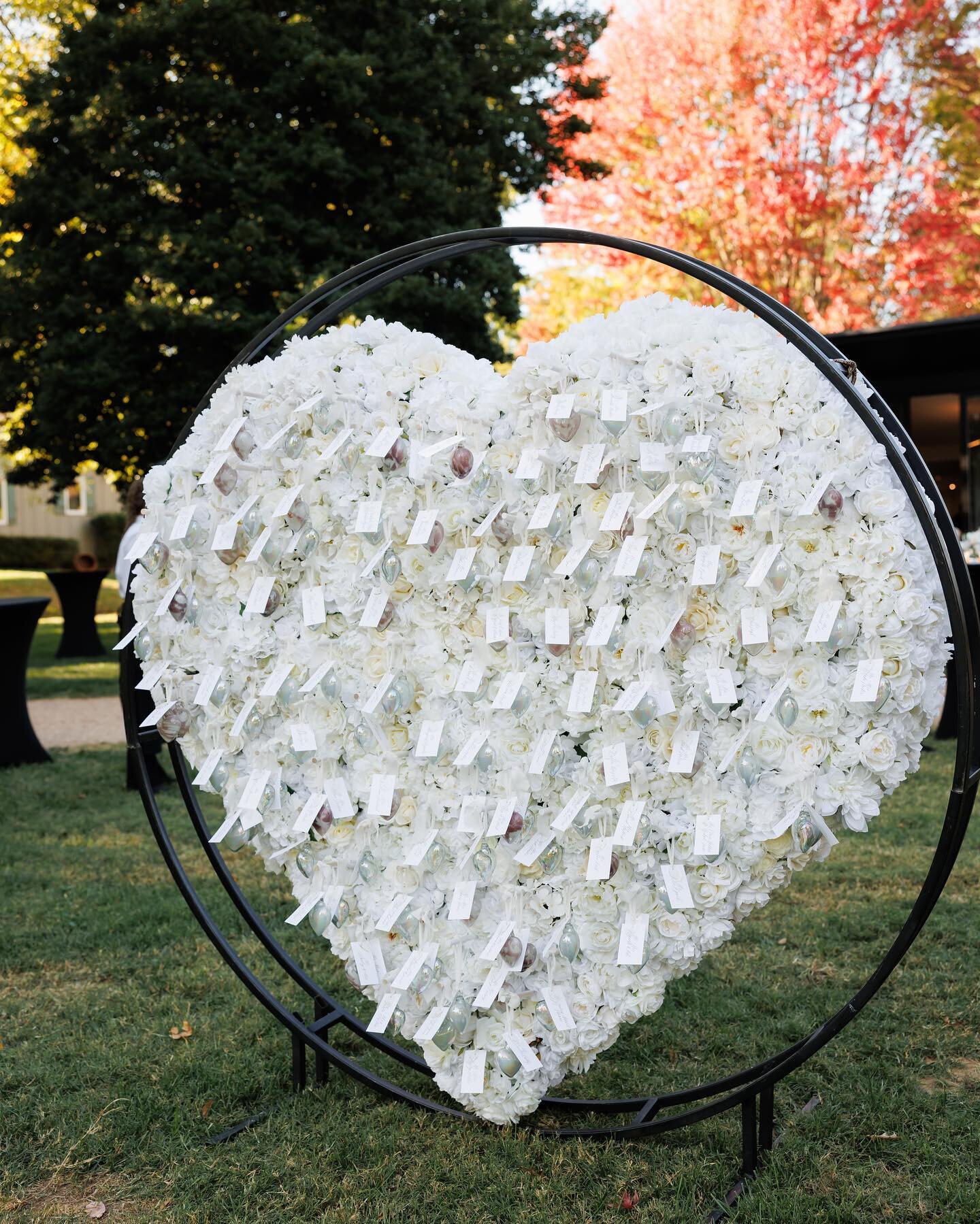 Happy 🤍 day! The perfect heart-themed escort display from @spenciegurl&rsquo;s magical fall wedding.