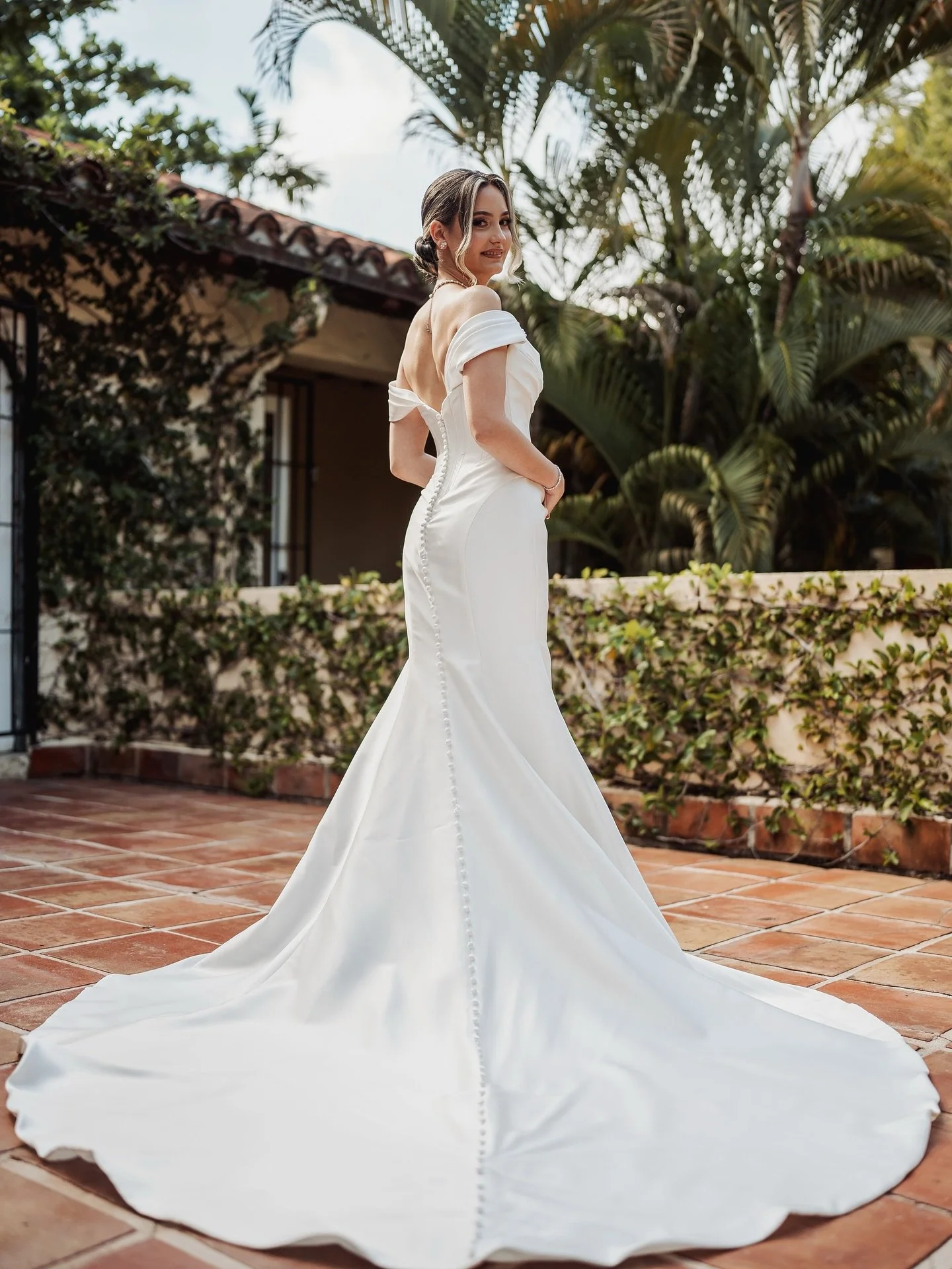 Our breathtaking BofBride in her gorgeous Maggie. STUNNING!!!!!