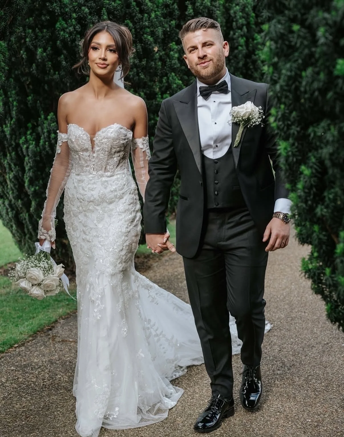 @ionaamber was the perfect Bride. A big congratulations to this gorgeous couple!

Our out of town bride vendors:
@photographybykerim @perrysweddingco @pip_hair_art @mellysophiamua
@bridesofflorida @enchantedfloraldesign