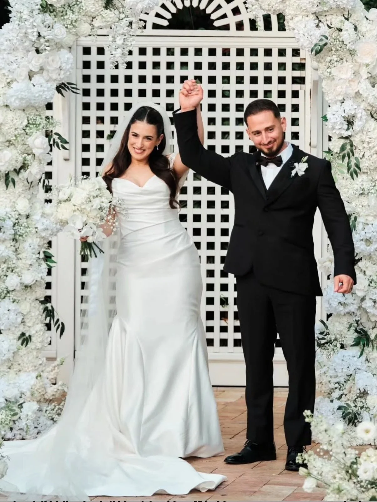 Congratulations to our gorgeous BOFBRIDE Adriana ❤️, wishing you a lifetime of all the happiness to the both of you! You are the picture of the perfect couple! 

Photography by the amazing @simplycaptivating