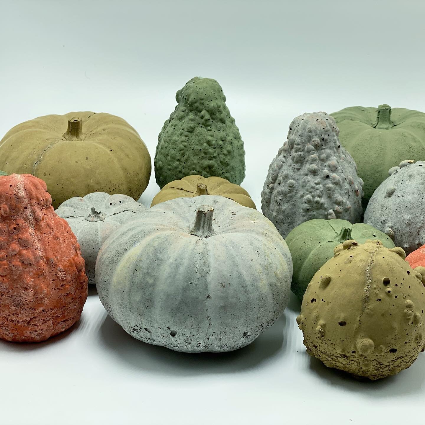 It&rsquo;s pumpkin spice concrete season! New concrete pumpkins and gourds are up on Etsy, more colors coming this week. Free shipping on orders over $35 plus we&rsquo;ll throw in a small concrete Buddha.

#concrete #beton #concretedesign #concretear