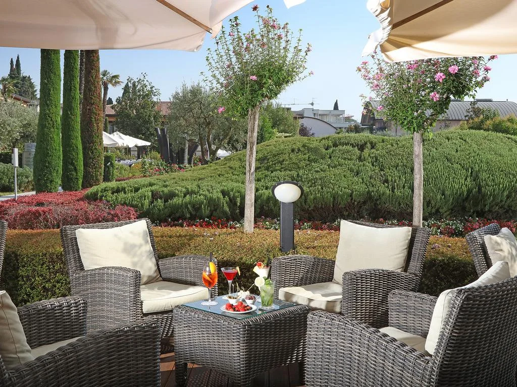 Hotel Italy1.jpg