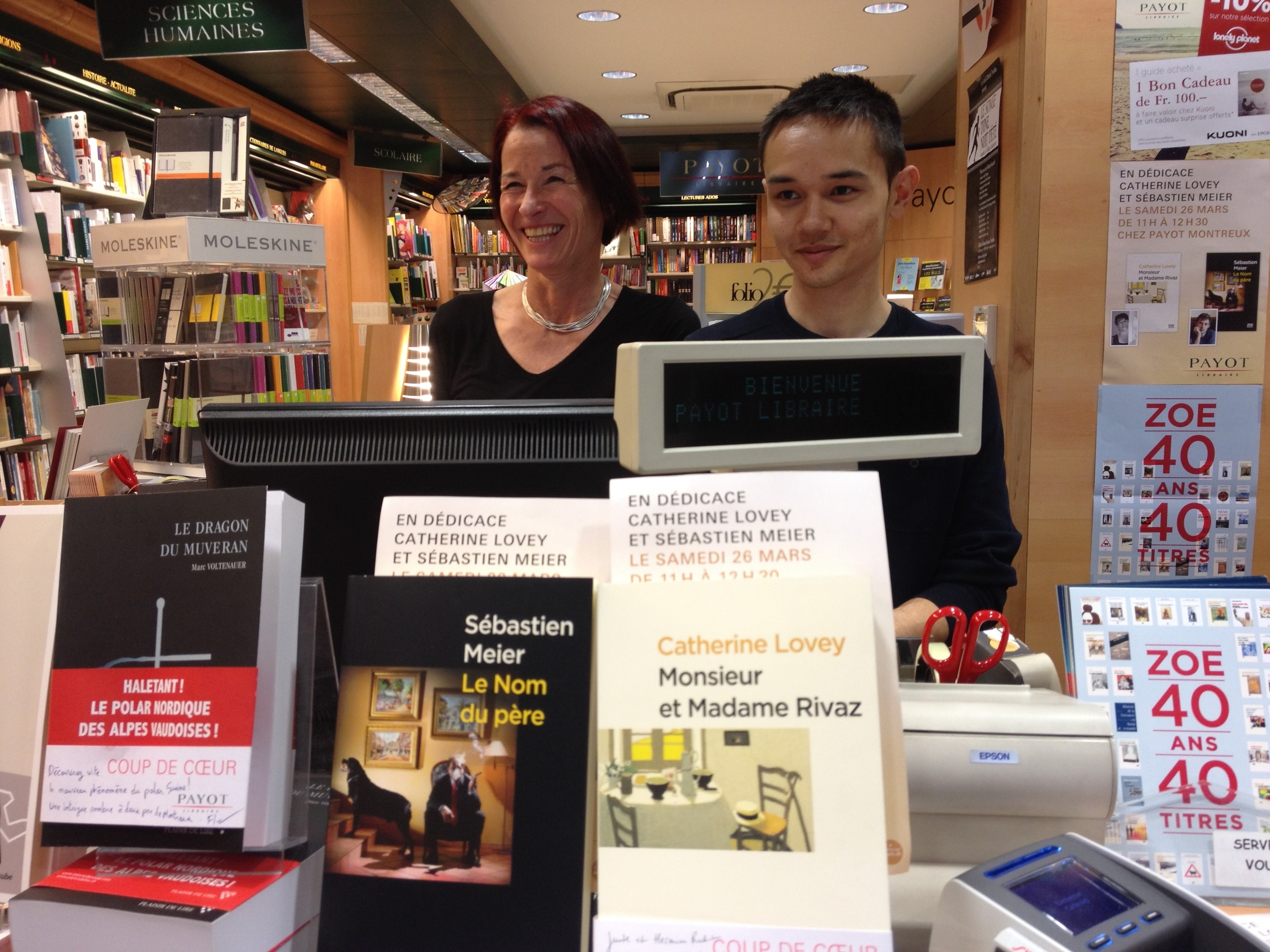 Librarie Payot de Montreux, samedi 26 mars 2016. Catherine Chollet est le genre de libraire attentive, lisant énormément, à l'enthousiasme communicatif, dont les écrivains osent à peine rêver. Quant à l'apprenti Allan, il prépare un mémoire sur le polar romand, dans le cadre du CFC de libraire qu'il terminera cette année. Puisse Payot ne pas le laisser s'échapper une fois sa formation achevée...