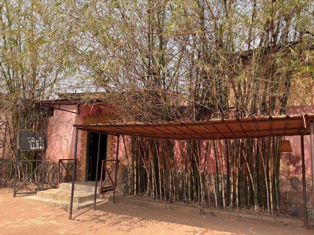 Entrée du centre culturel BlonBa à Bamako. Photo: c.lovey