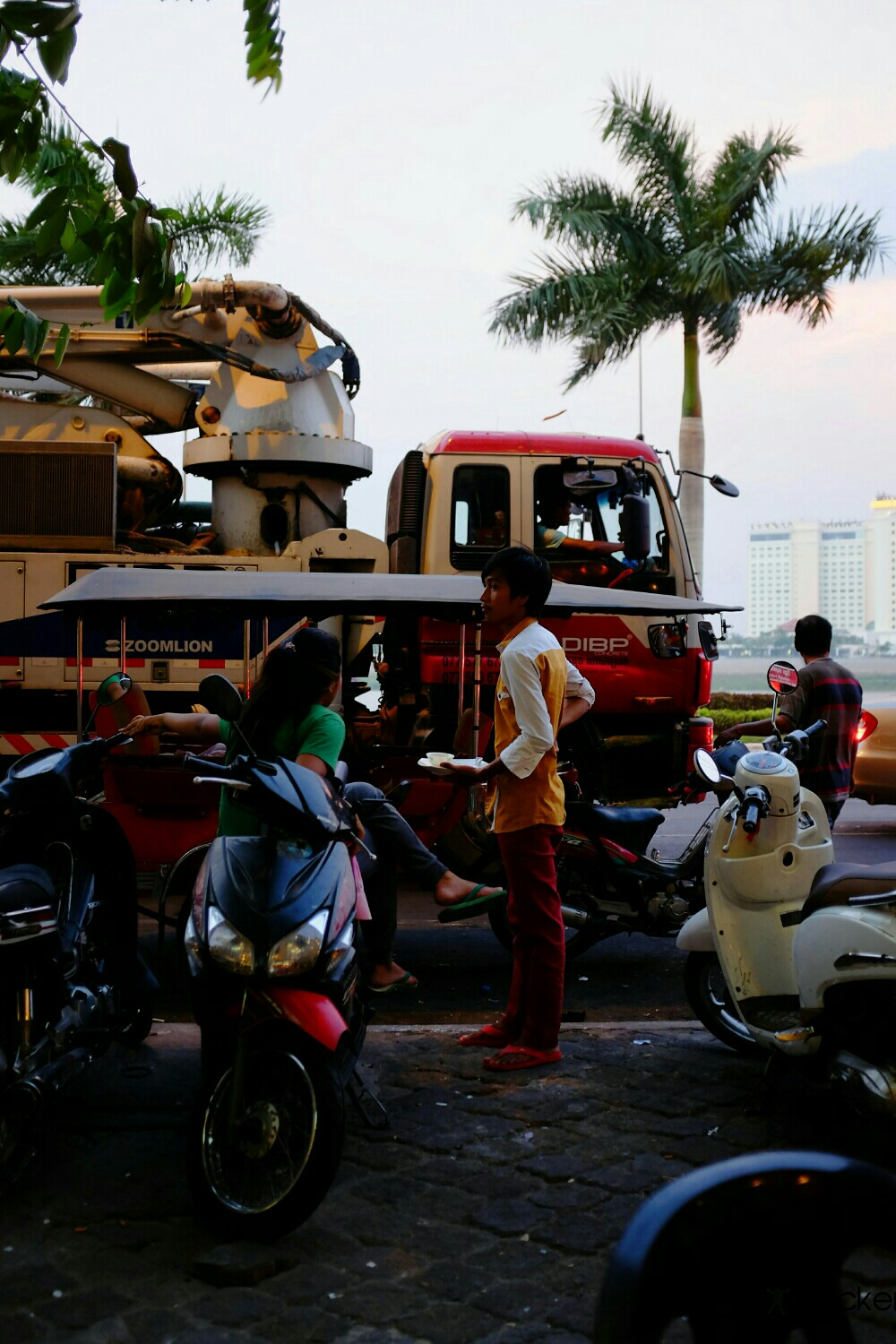 A bit of city Madness. Fuji X100s&nbsp;