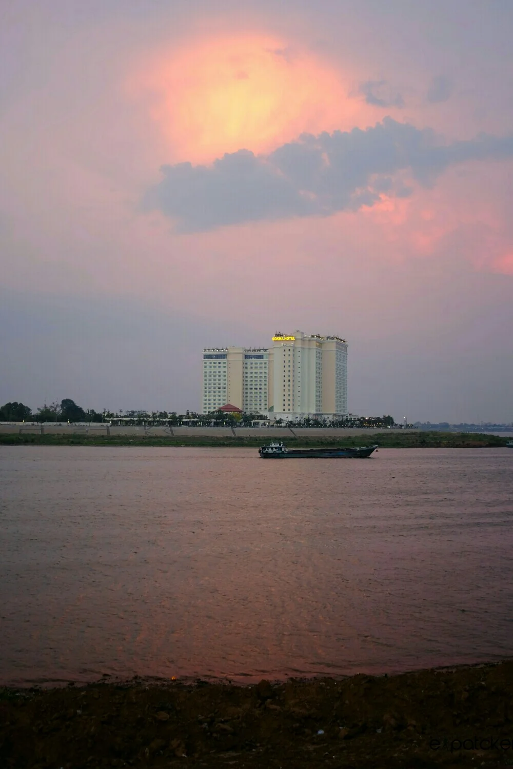 Beautiful sunset over the river. Fuji X100s f2 1/75s iso 400