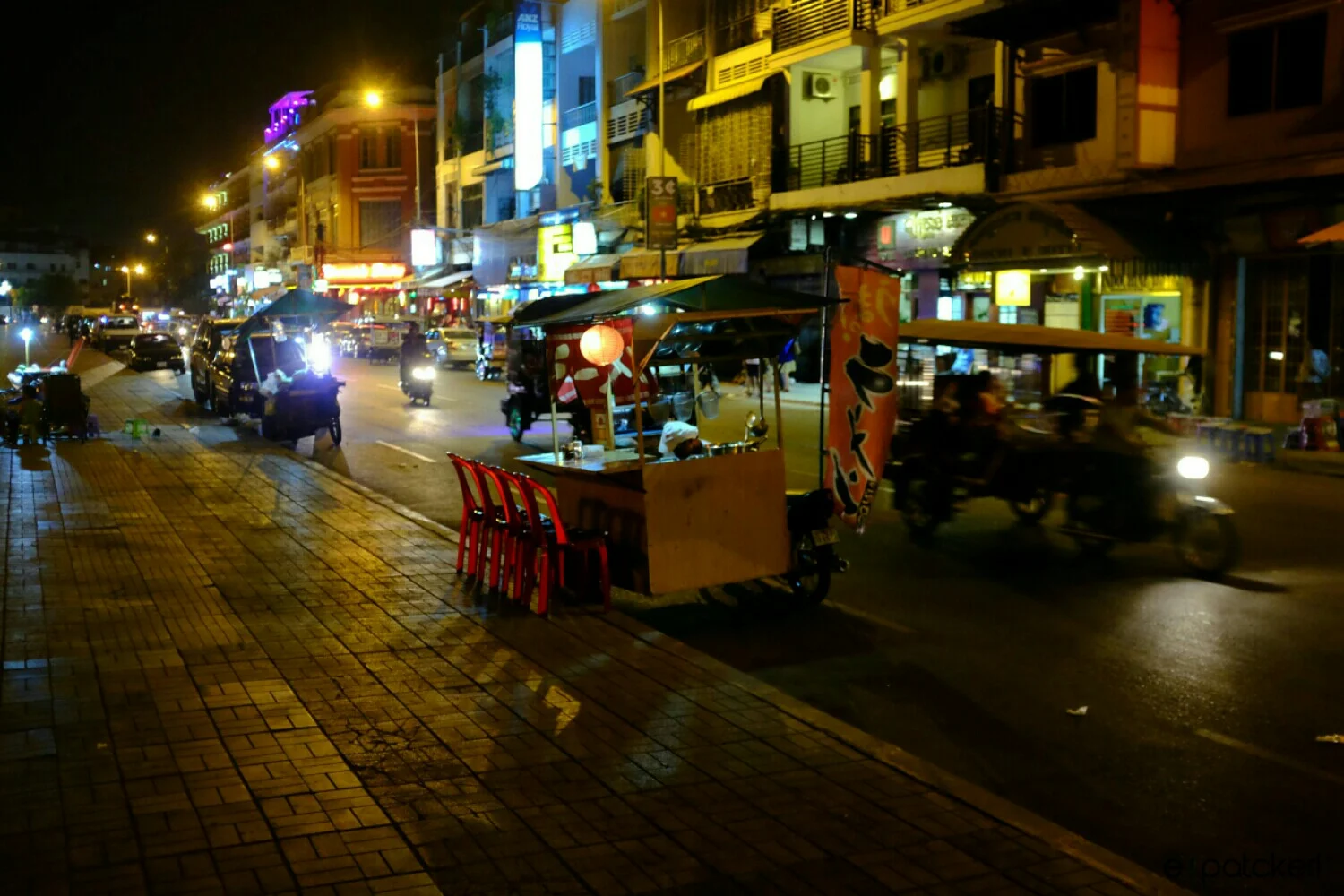 Ramen stand? Fuji X100s f2 1\40s iso 2500&nbsp;