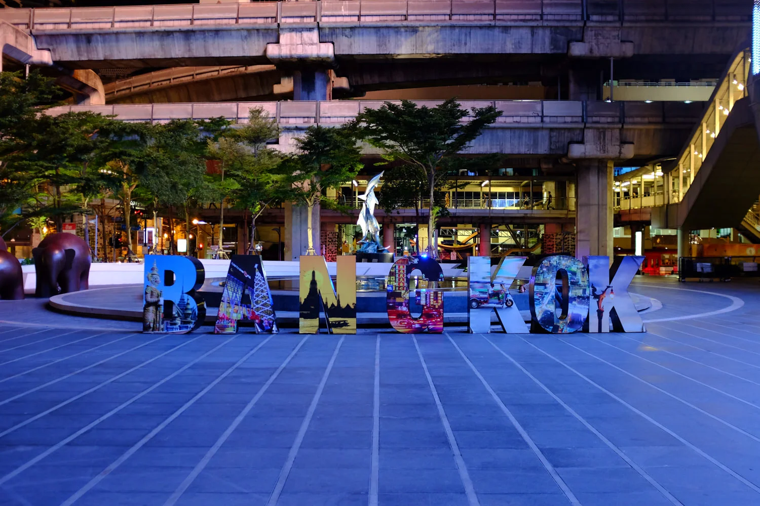 Bangkok! Fuji x100s f2 1/40 sec ISO 1250