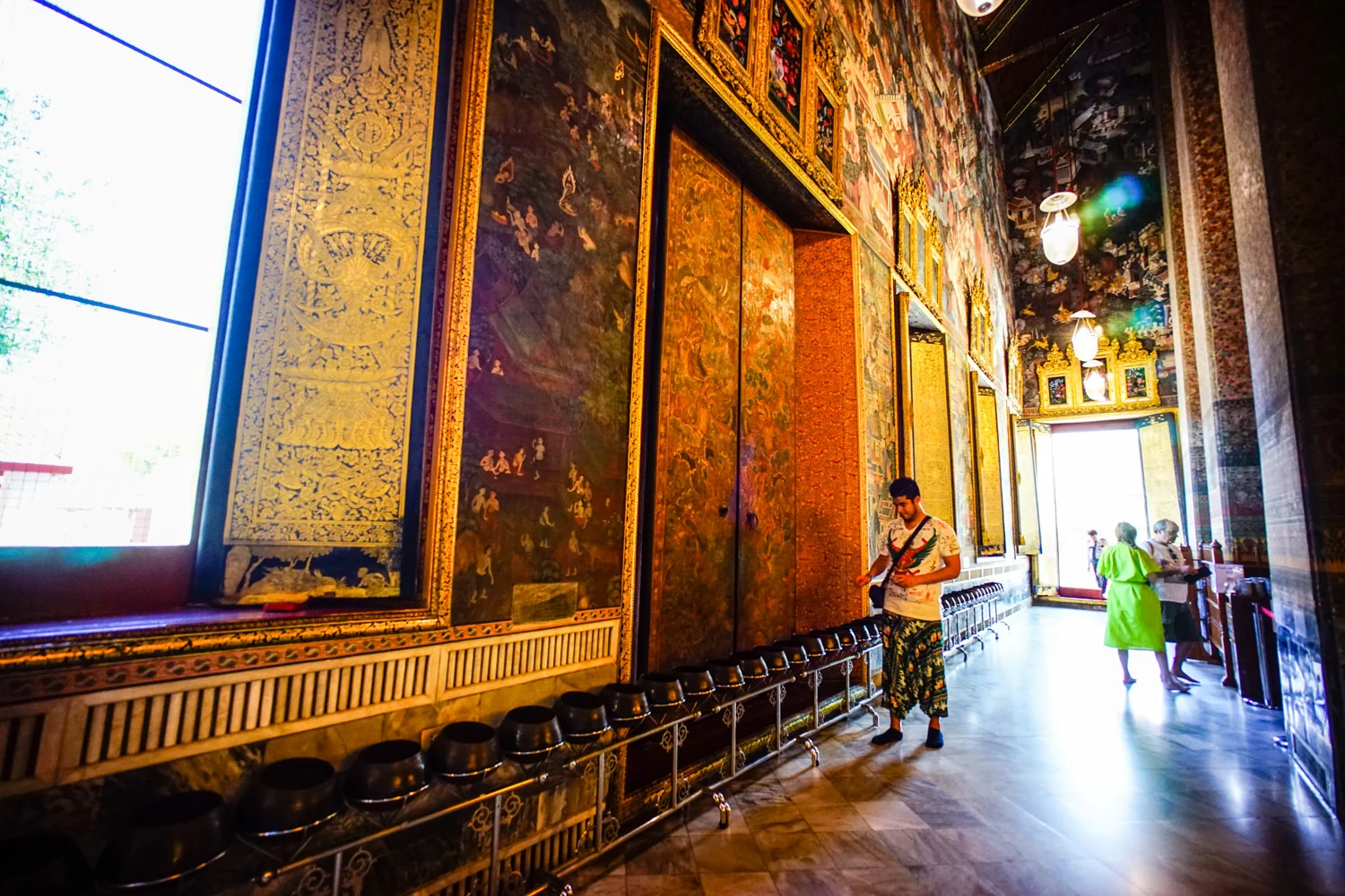 Of course, there are plenty of chances to spend your money inside the main temple. Sony a7, Voigtlander 15mm f4.5, 1/60 sec ISO 1250