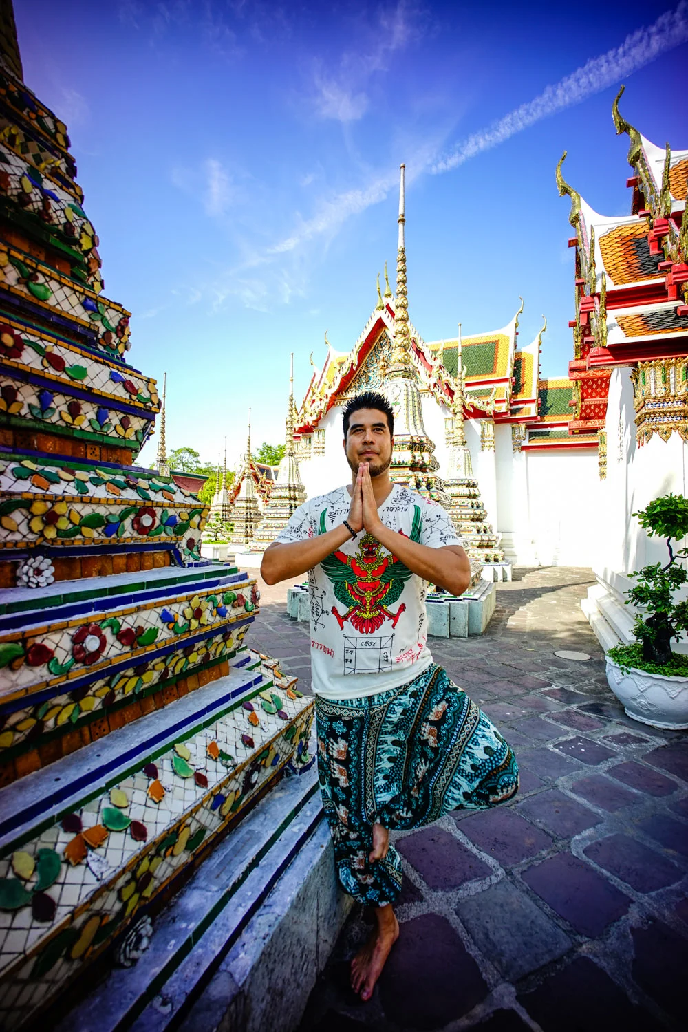 More Zen reaching.... and feet burning. Sony a7, Voigtlander 15mm f4.5, 1/1000 sec ISO 64