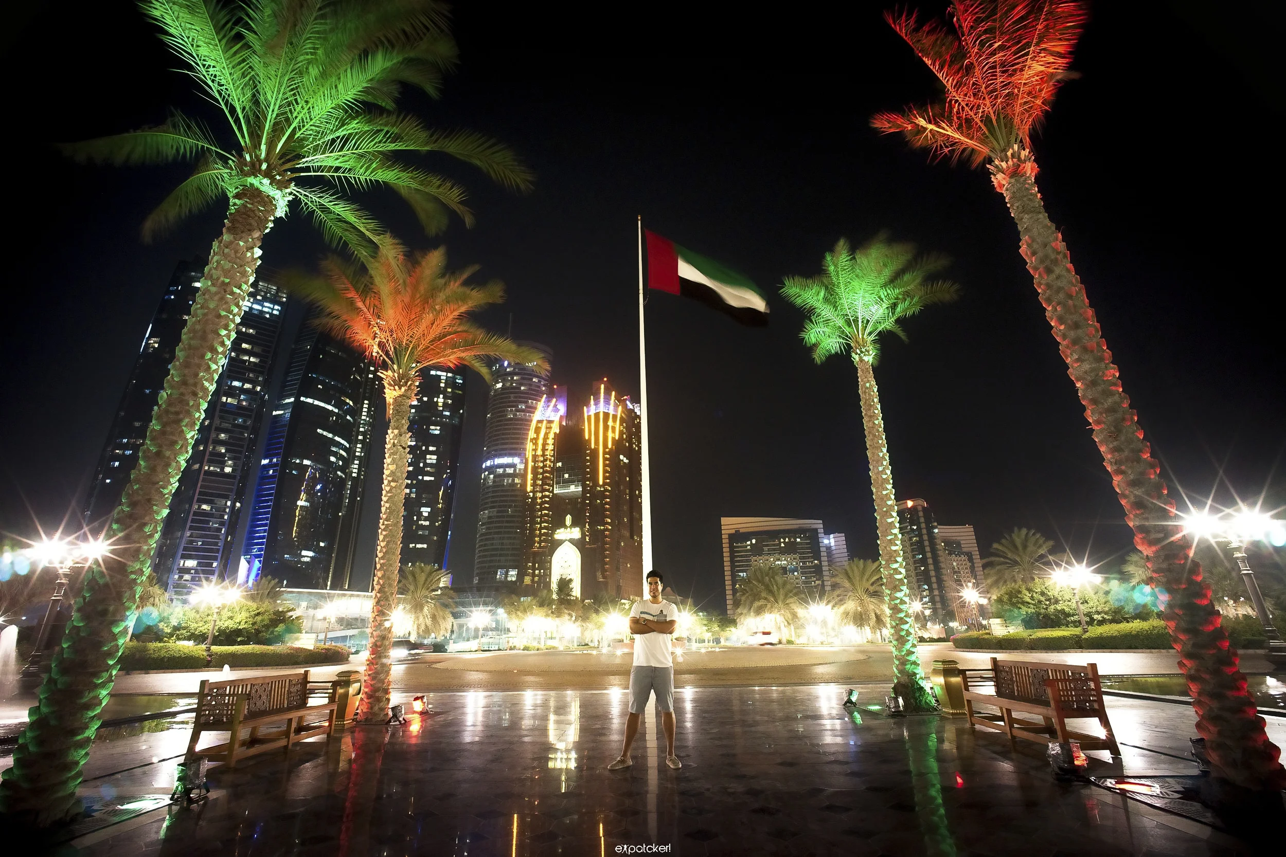 At the entrance of Emirates Palace. Not a bad place to end the year and start a new one :)